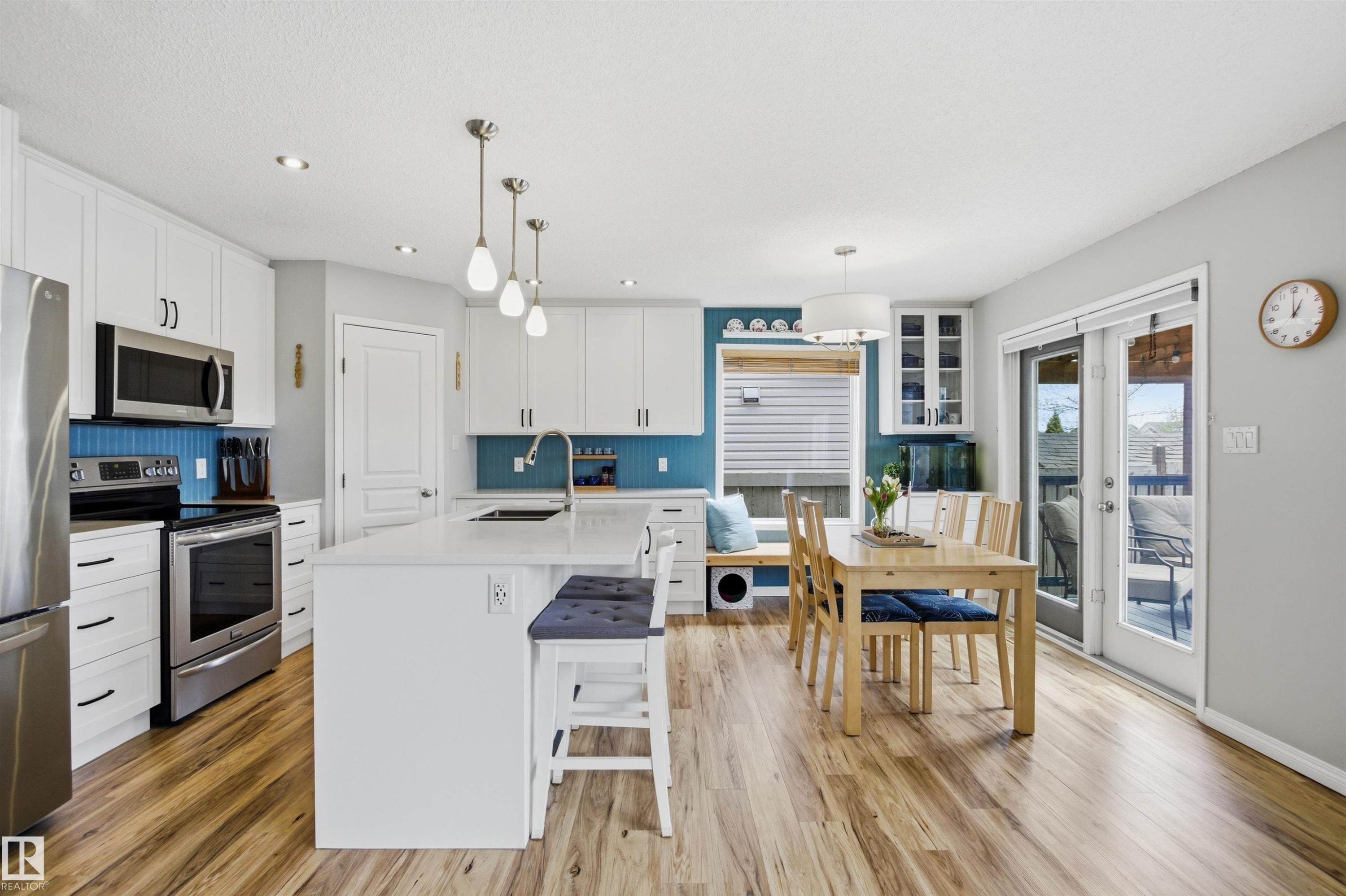 8915 8 Avenue, Edmonton, AB - Indoor Photo Showing Kitchen