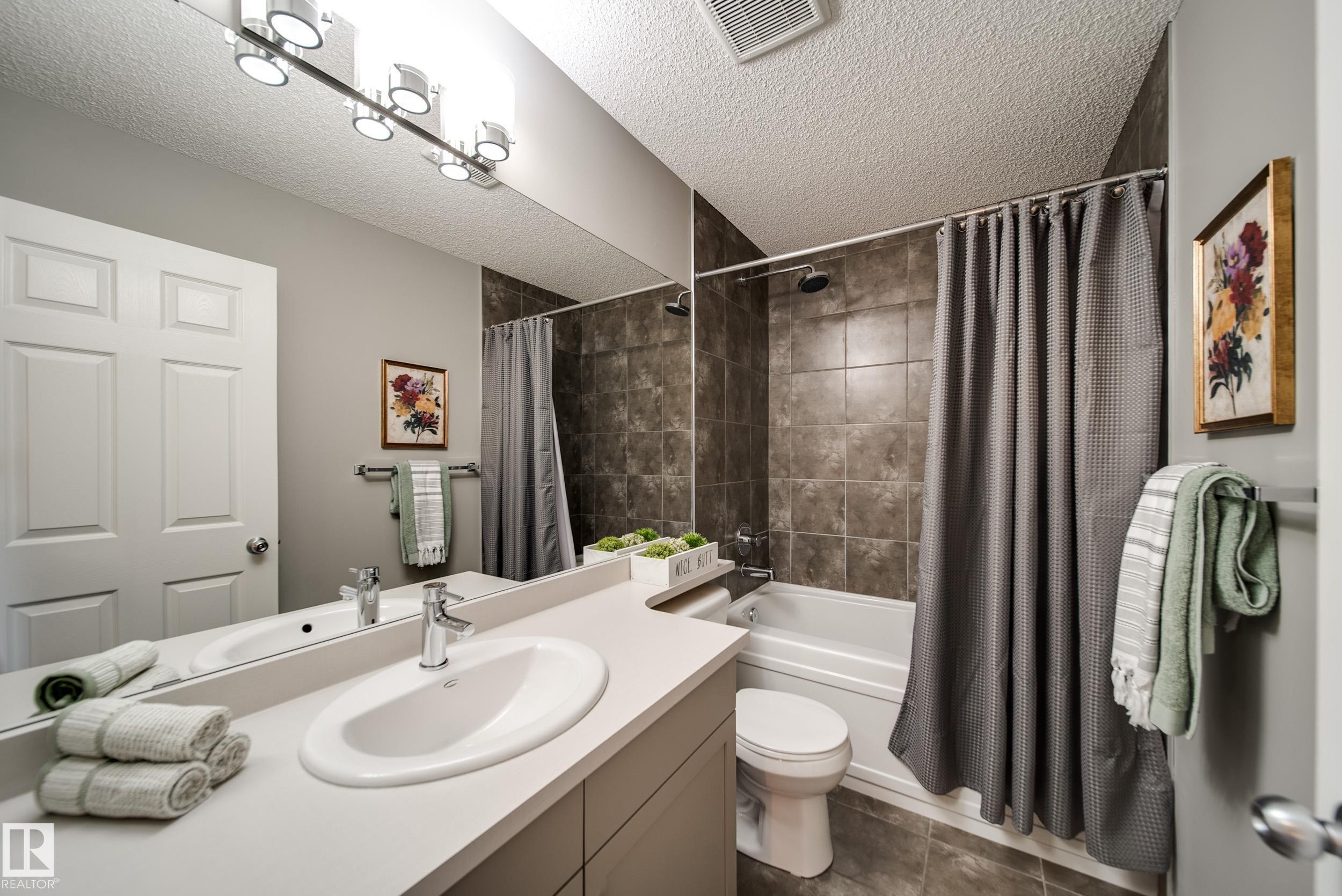 3365 Orchards Link, Edmonton, AB - Indoor Photo Showing Bathroom