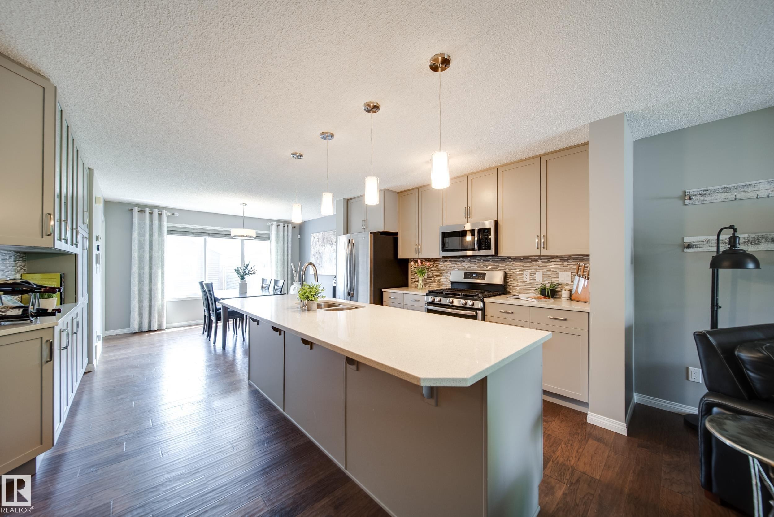 3365 Orchards Link, Edmonton, AB - Indoor Photo Showing Kitchen With Upgraded Kitchen