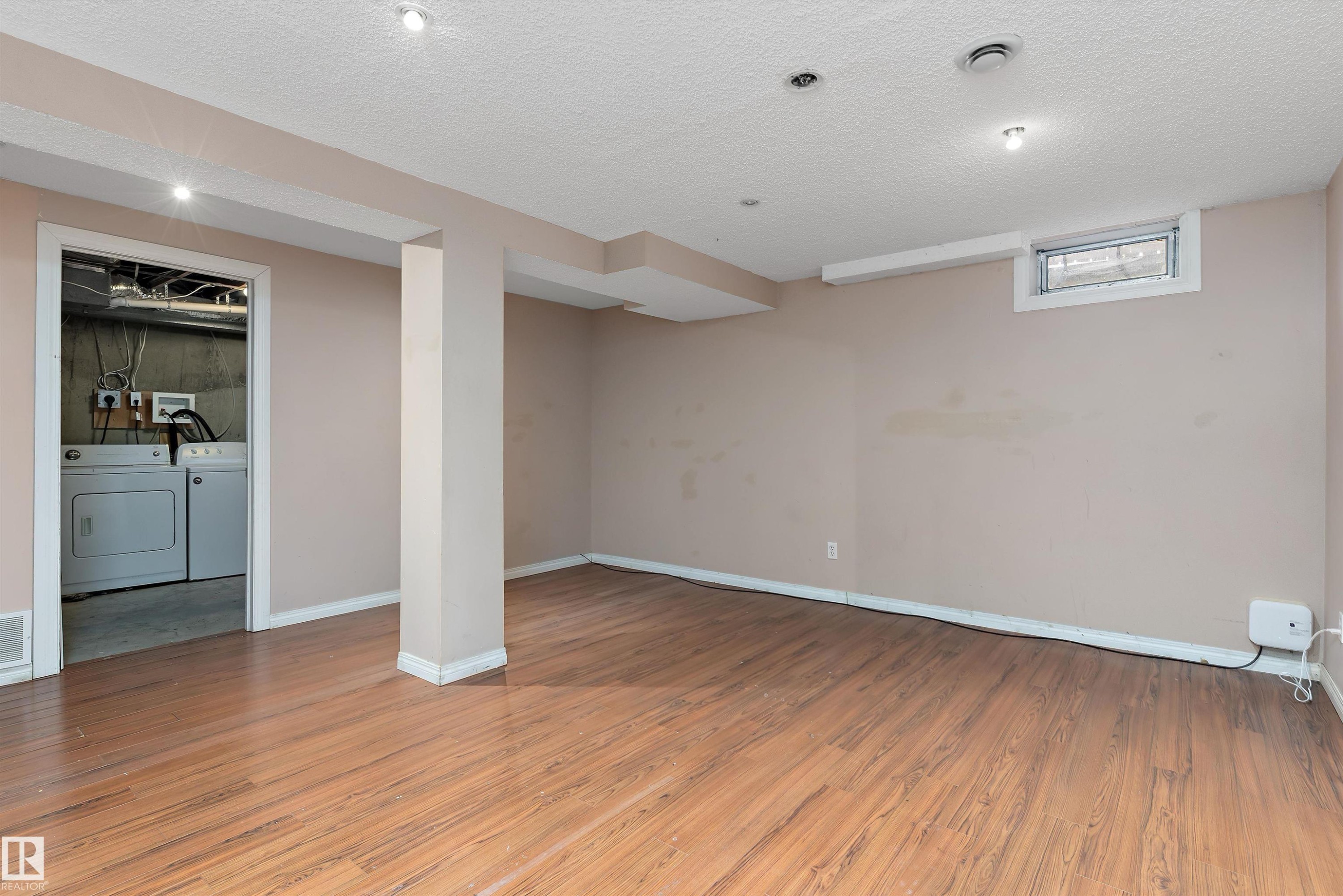 196 Roseland Village, Edmonton, AB - Indoor