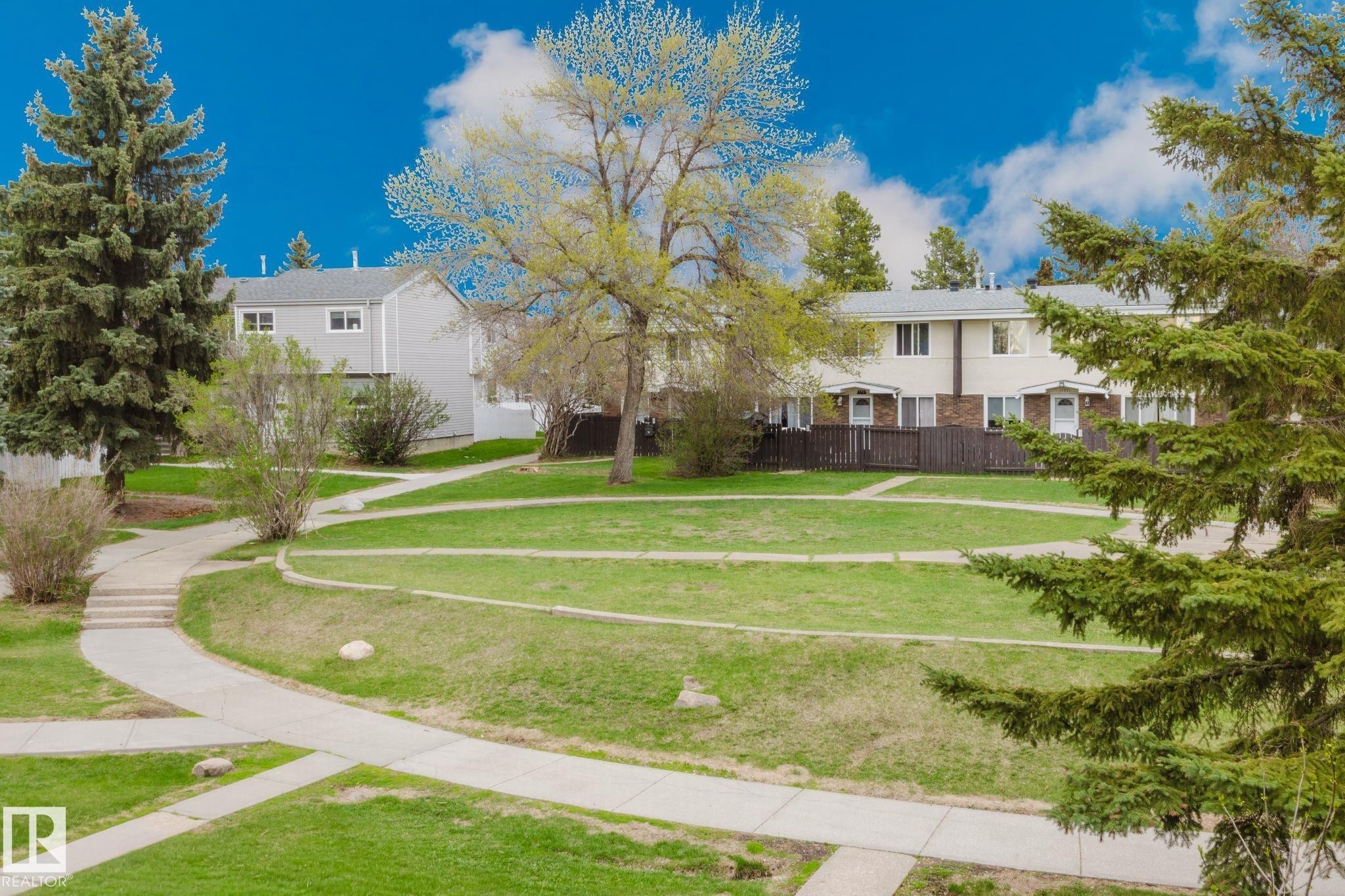 196 Roseland Village, Edmonton, AB - Outdoor