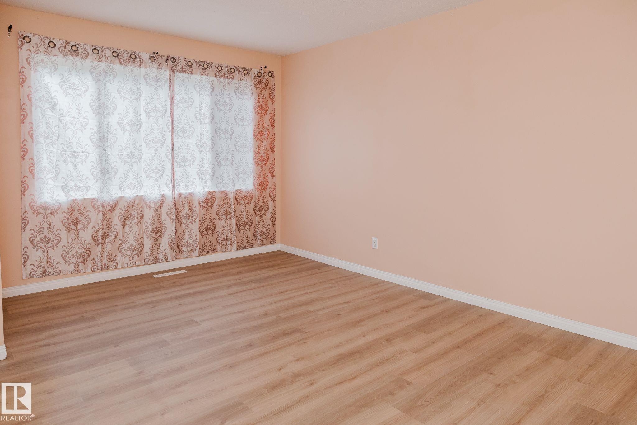 196 Roseland Village, Edmonton, AB - Indoor Photo Showing Other Room