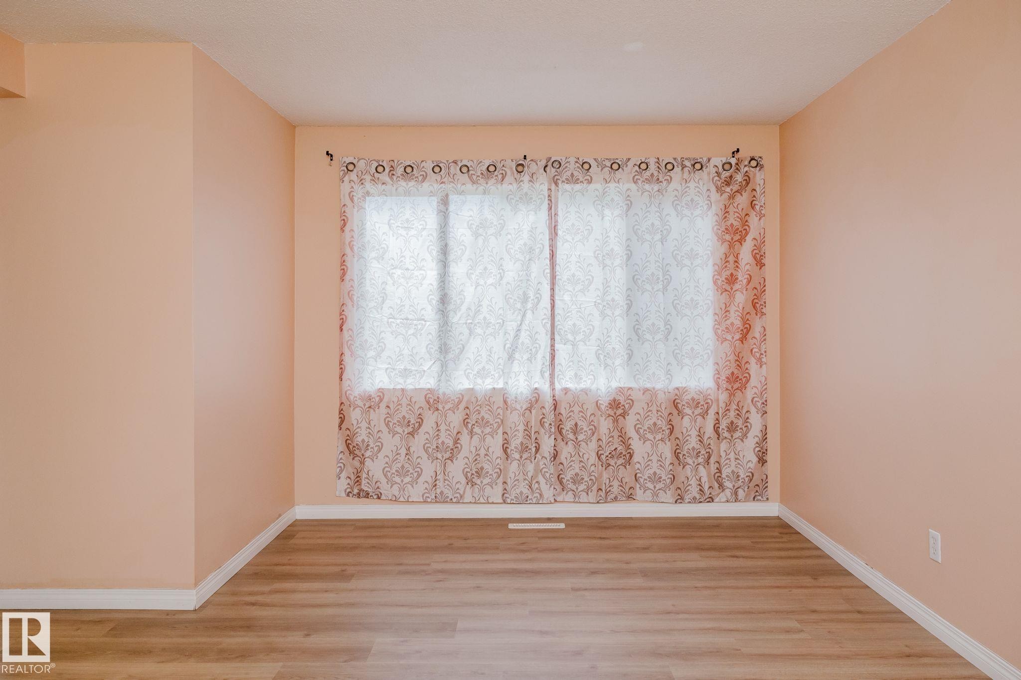 196 Roseland Village, Edmonton, AB - Indoor Photo Showing Other Room