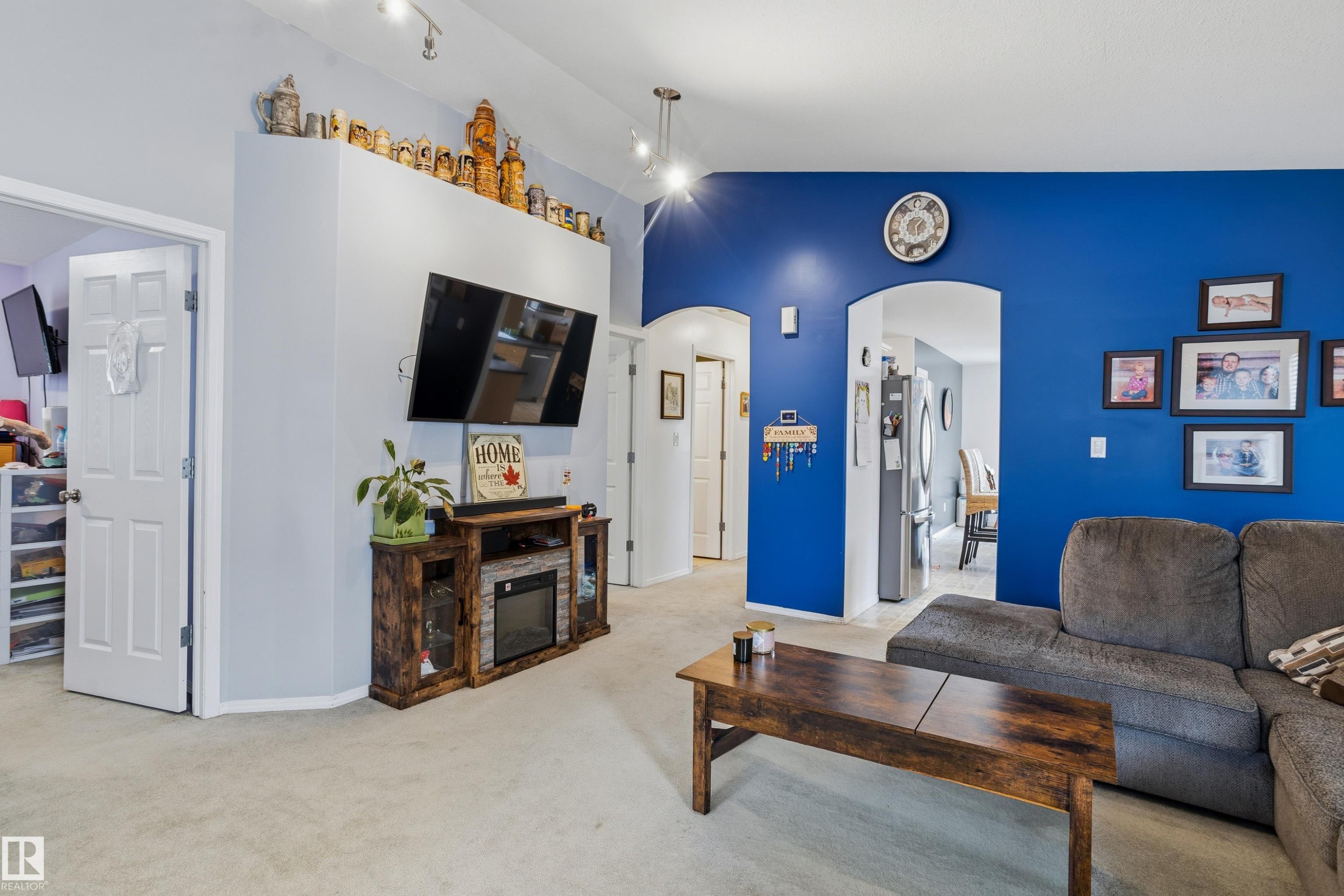 11 Egerland Place, Stony Plain, AB - Indoor Photo Showing Living Room