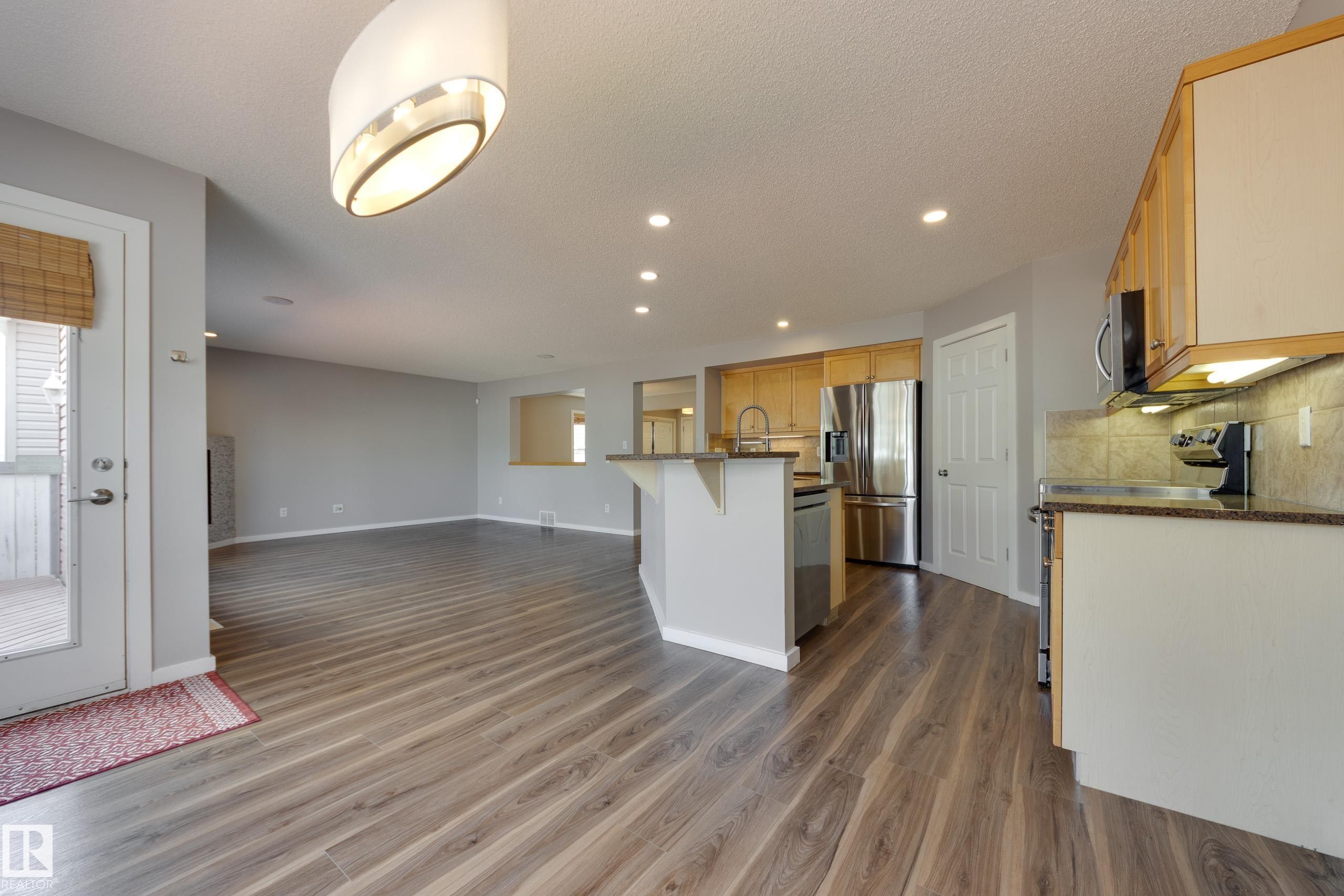 3005 Spence Wynd, Edmonton, AB - Indoor Photo Showing Kitchen