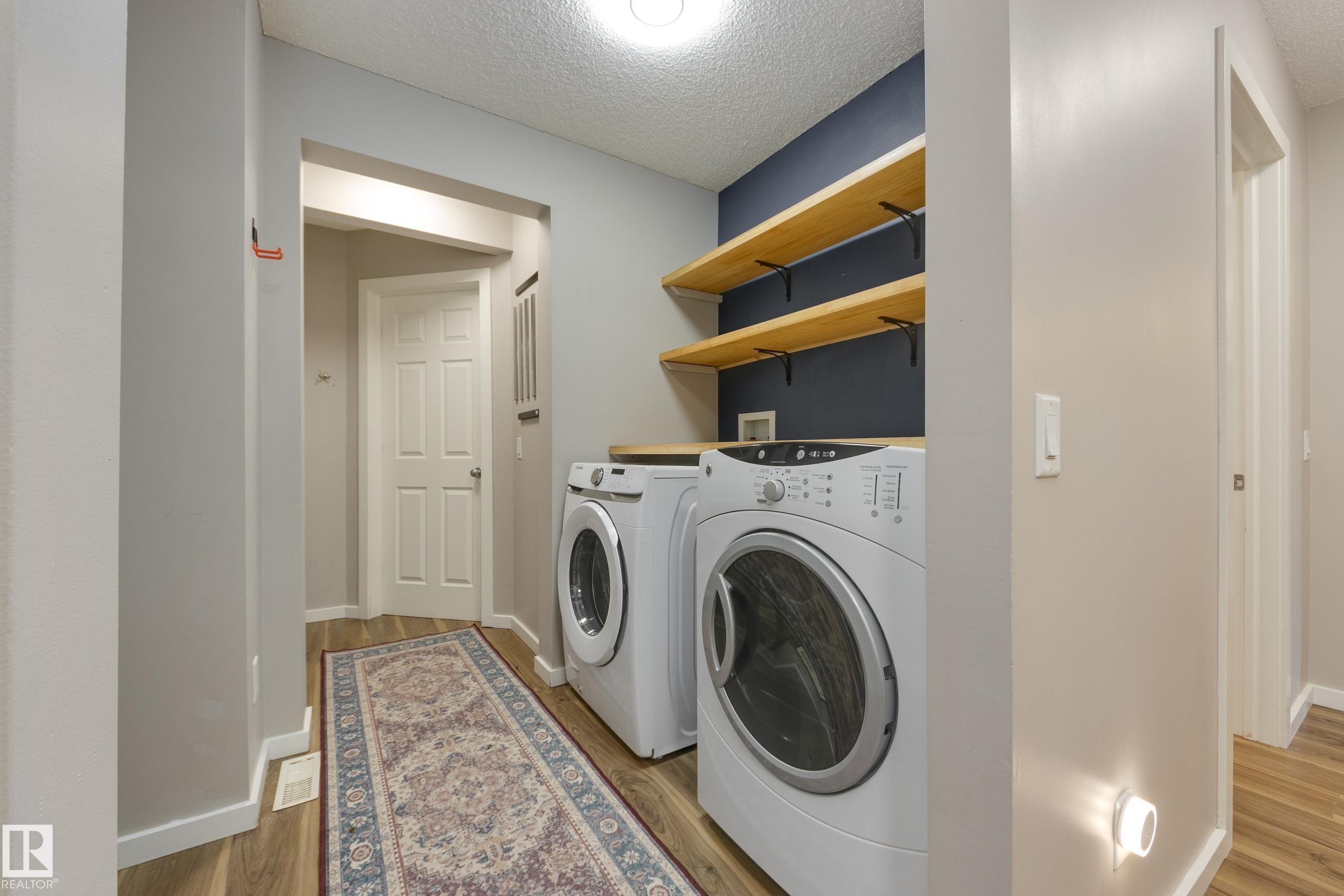 3005 Spence Wynd, Edmonton, AB - Indoor Photo Showing Laundry Room