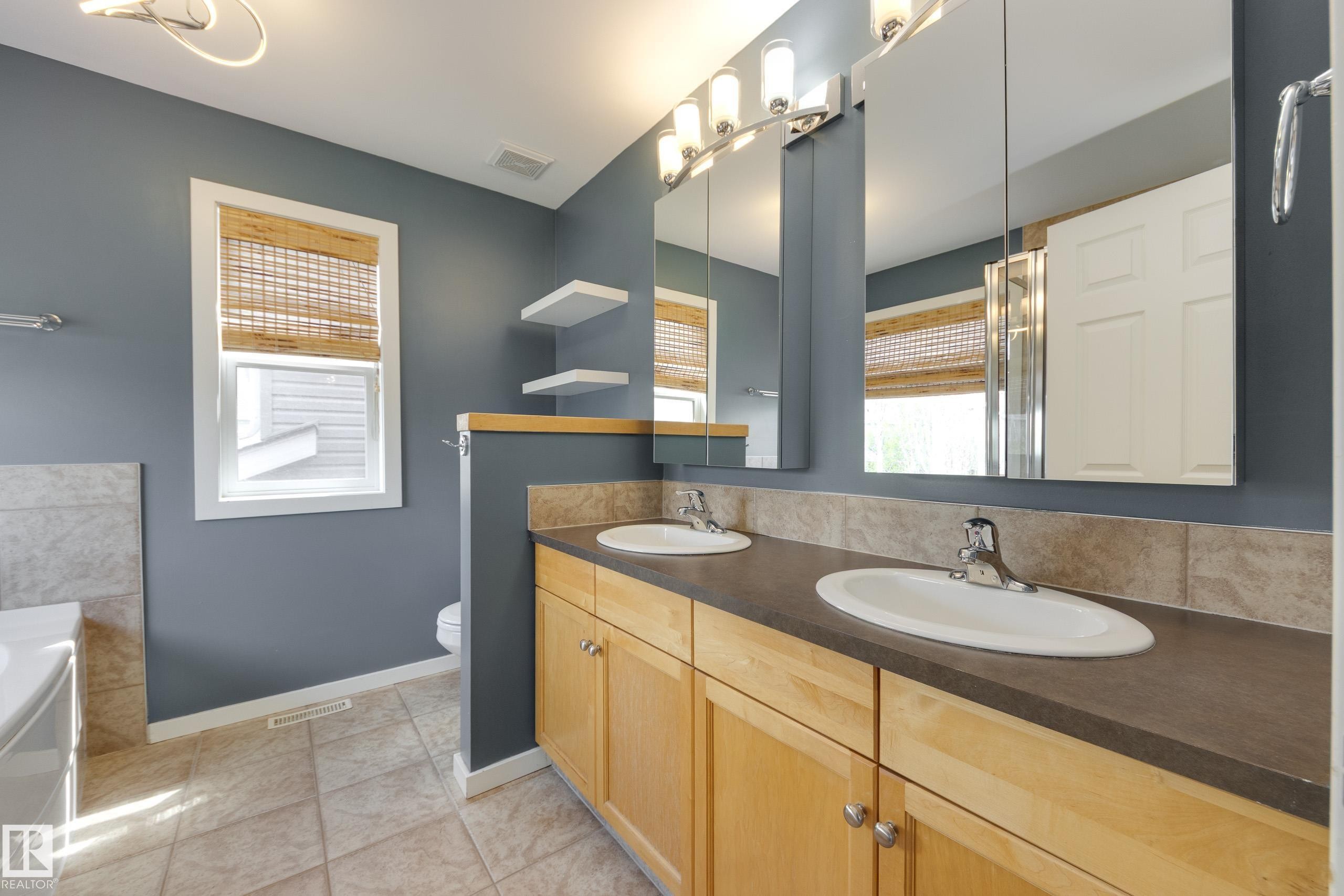 3005 Spence Wynd, Edmonton, AB - Indoor Photo Showing Bathroom