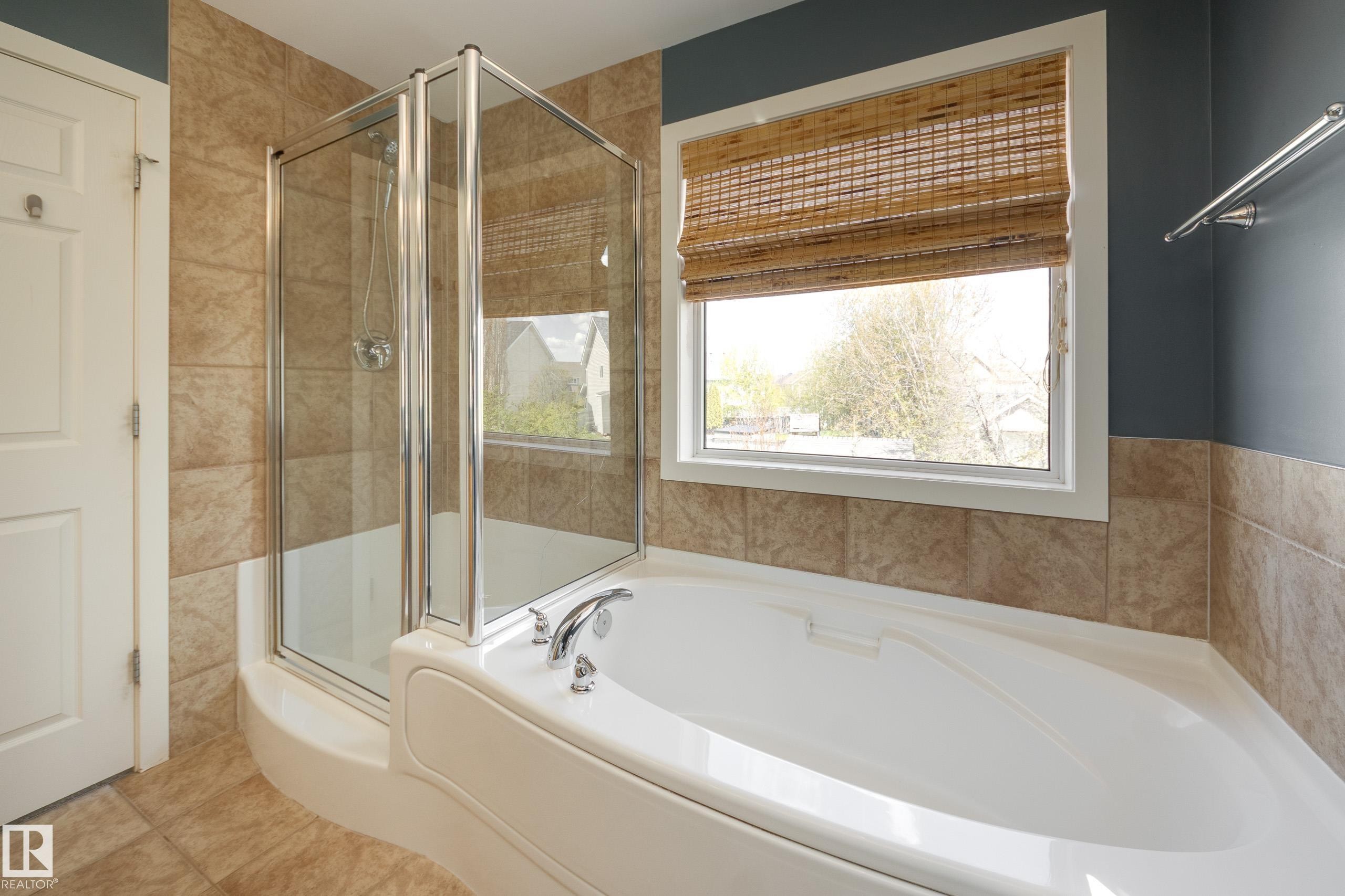 3005 Spence Wynd, Edmonton, AB - Indoor Photo Showing Bathroom