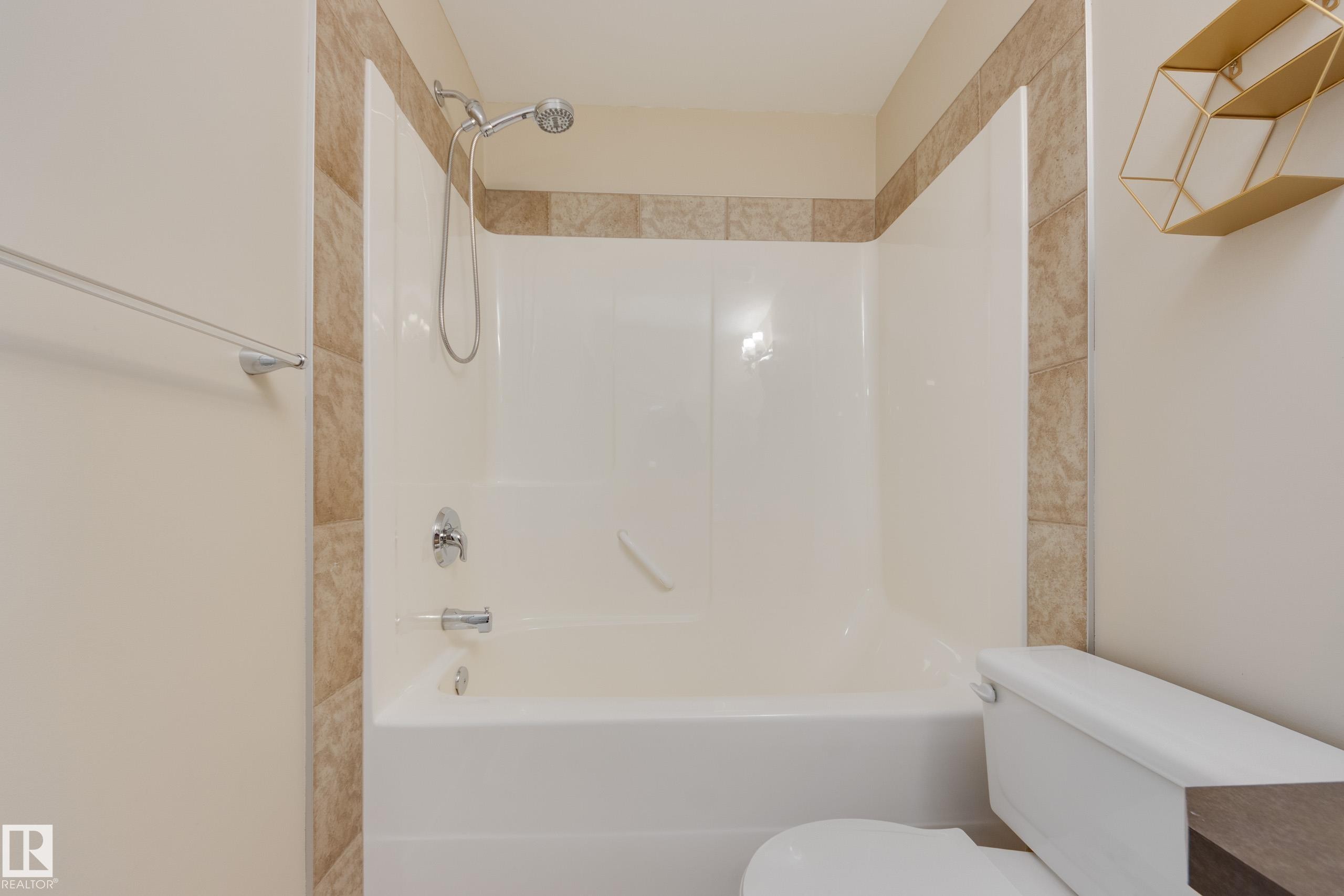3005 Spence Wynd, Edmonton, AB - Indoor Photo Showing Bathroom