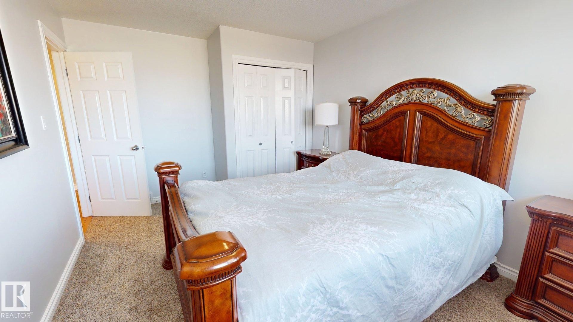 325 Cutts Court, Edmonton, AB - Indoor Photo Showing Bedroom