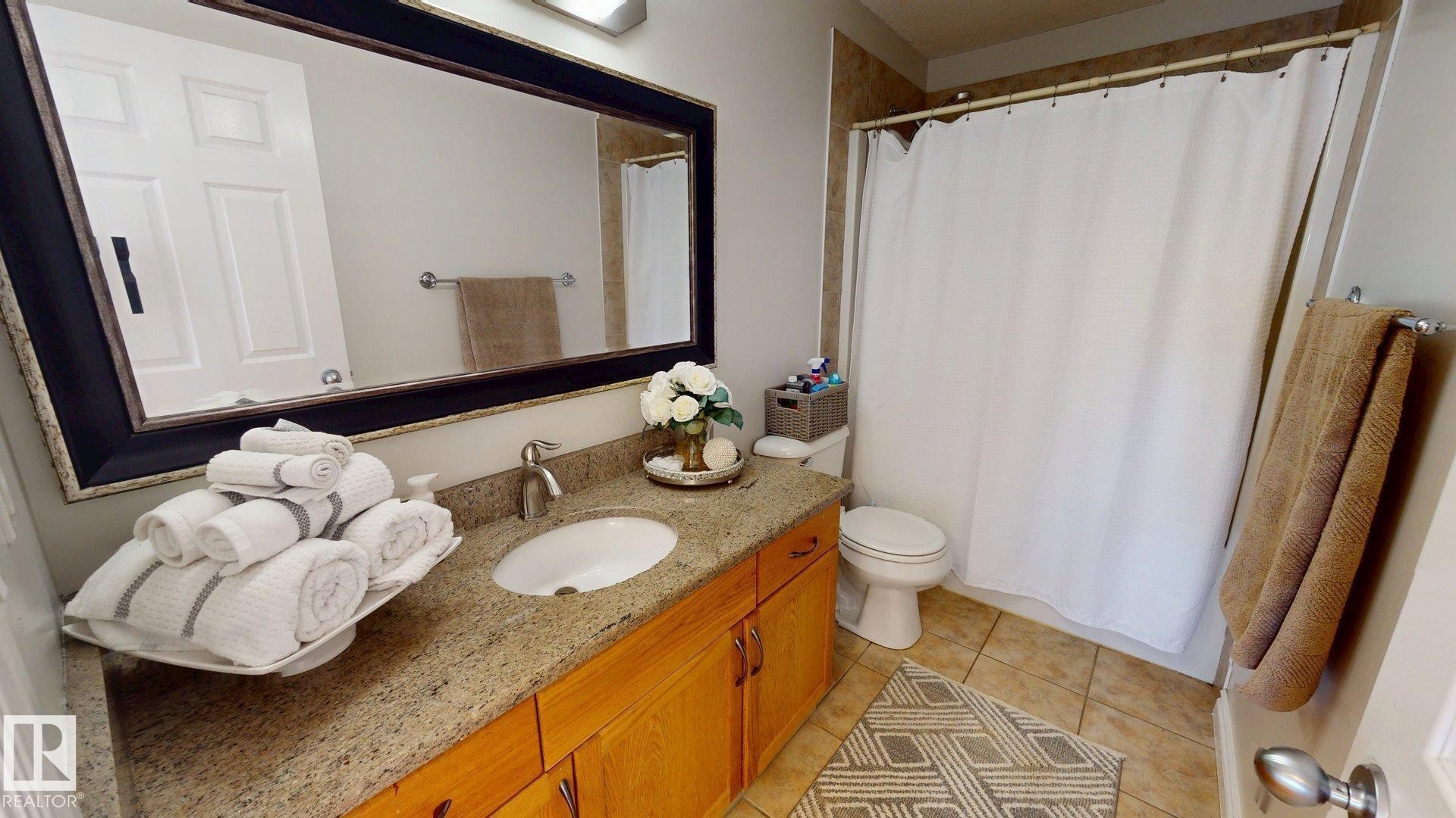 325 Cutts Court, Edmonton, AB - Indoor Photo Showing Bathroom