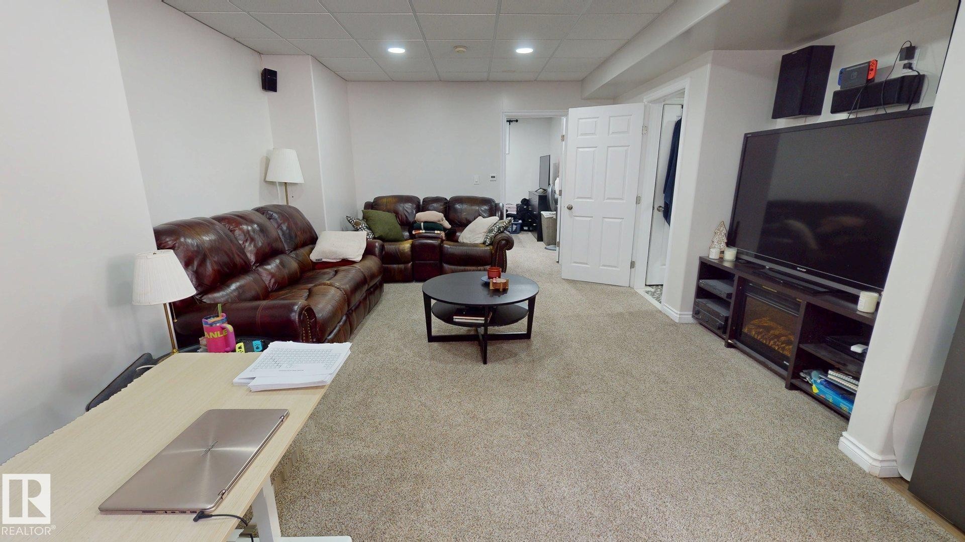 325 Cutts Court, Edmonton, AB - Indoor Photo Showing Other Room
