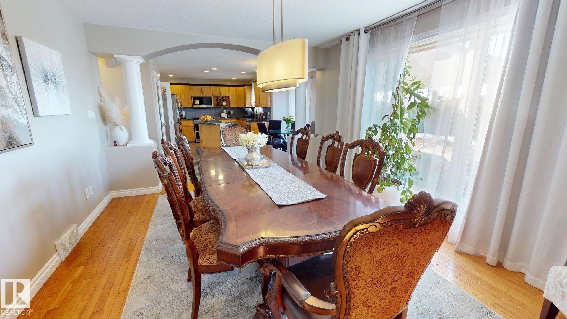 325 Cutts Court, Edmonton, AB - Indoor Photo Showing Dining Room
