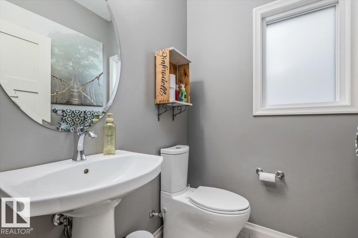 22933 94A Avenue, Edmonton, AB - Indoor Photo Showing Bathroom