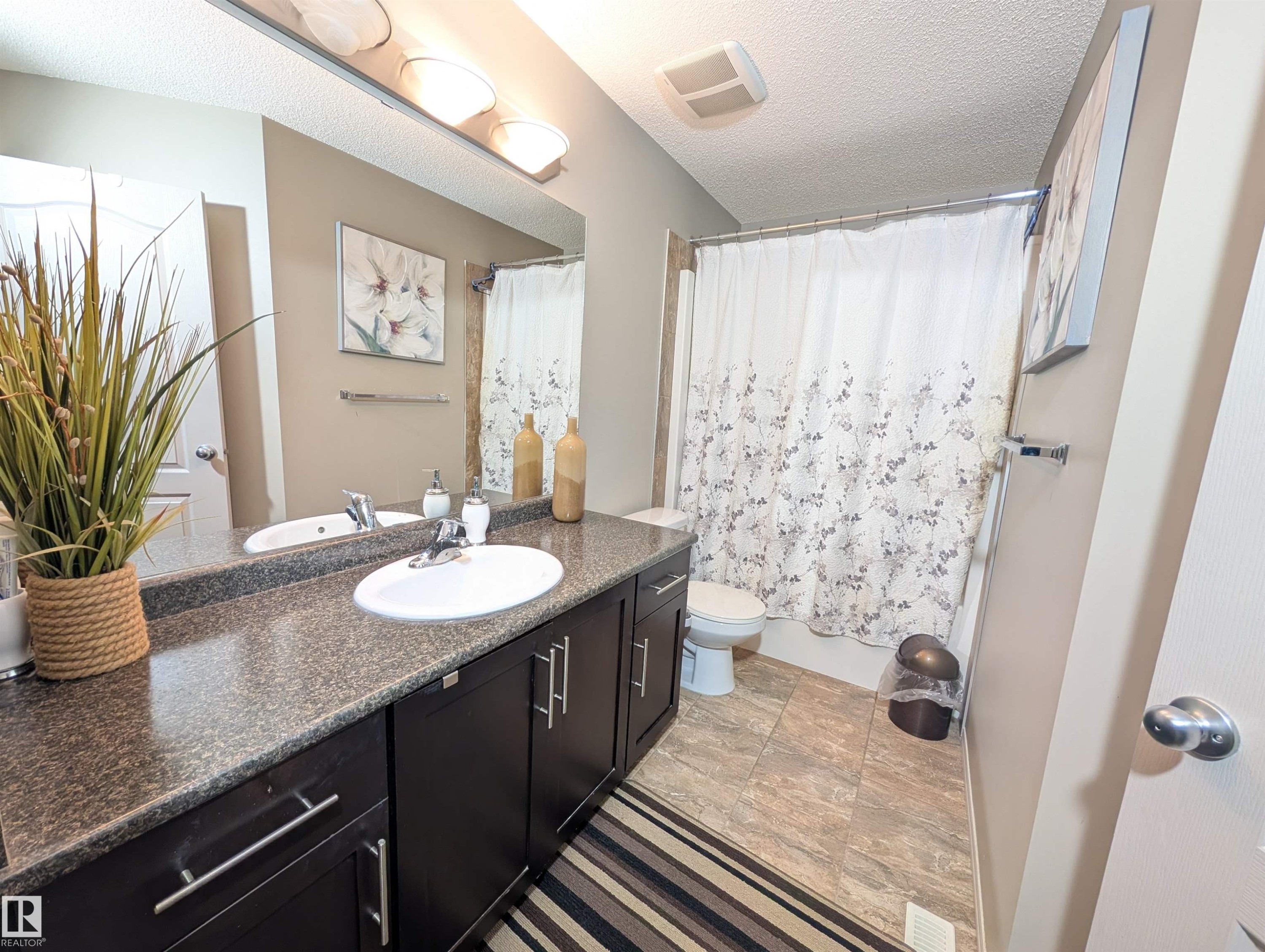 3336 17B Avenue, Edmonton, AB - Indoor Photo Showing Bathroom