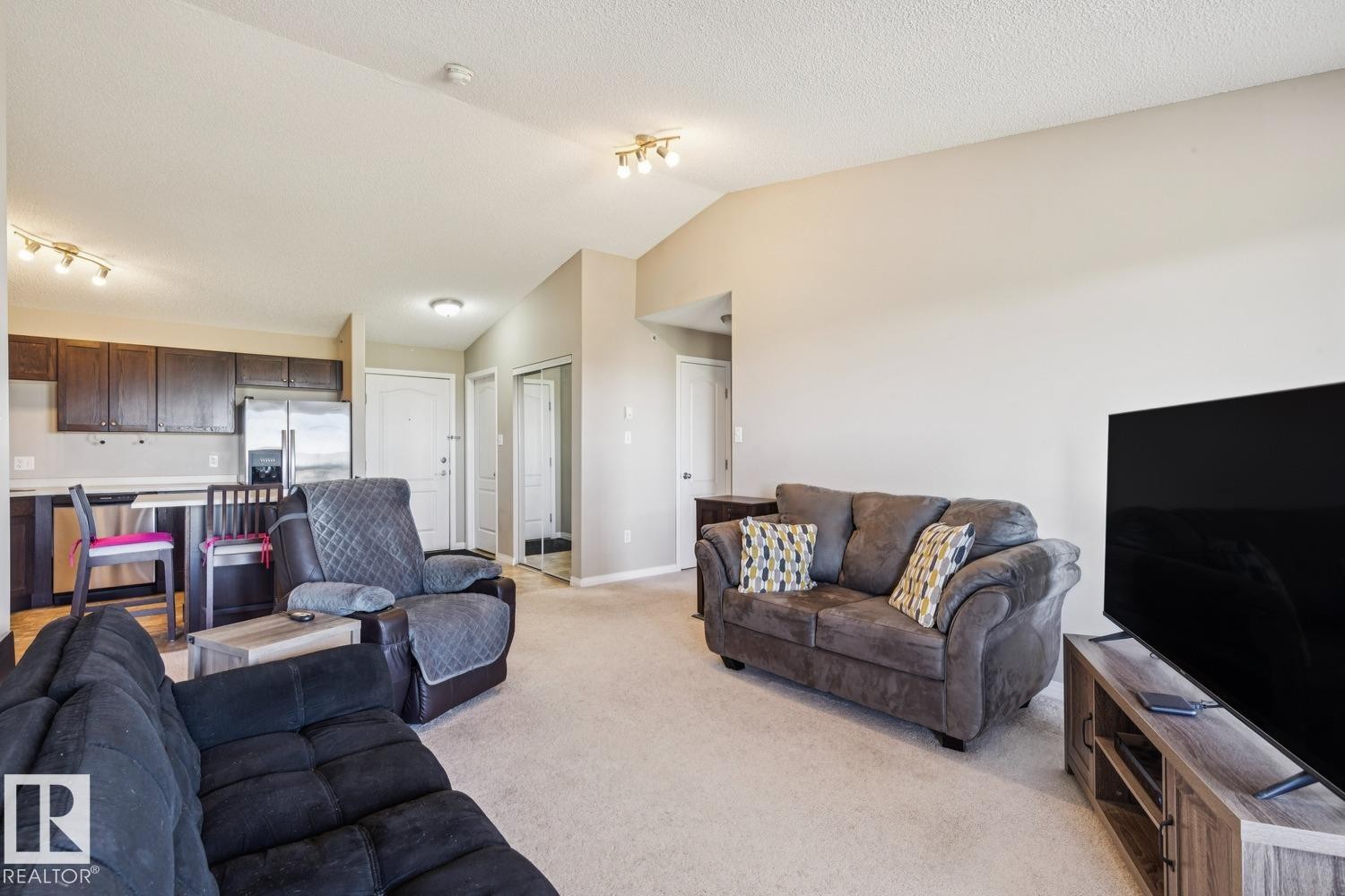 7419 7327 South Terwillegar Drive, Edmonton, AB - Indoor Photo Showing Living Room