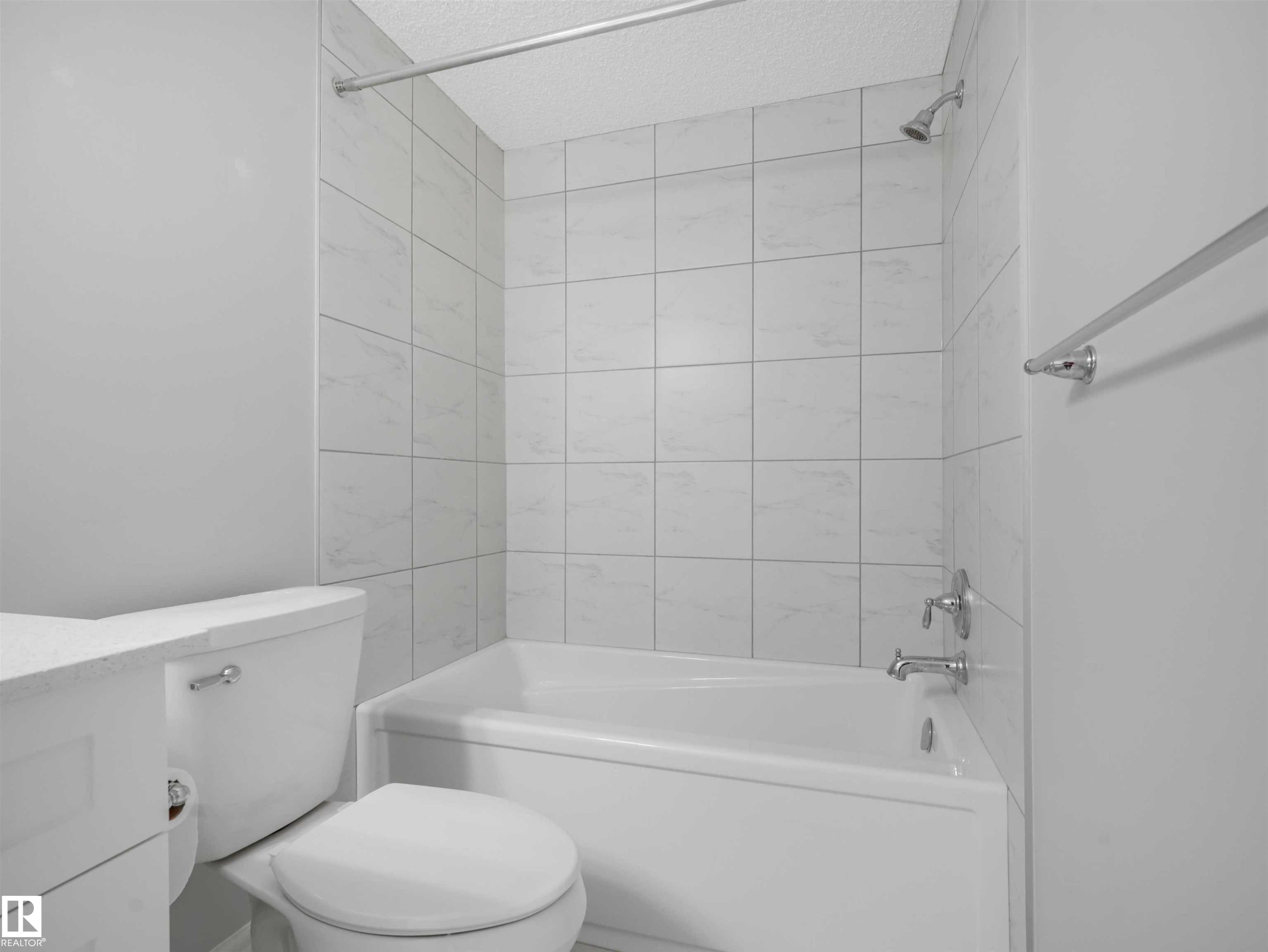 19310 26A Ave, Edmonton, AB - Indoor Photo Showing Bathroom