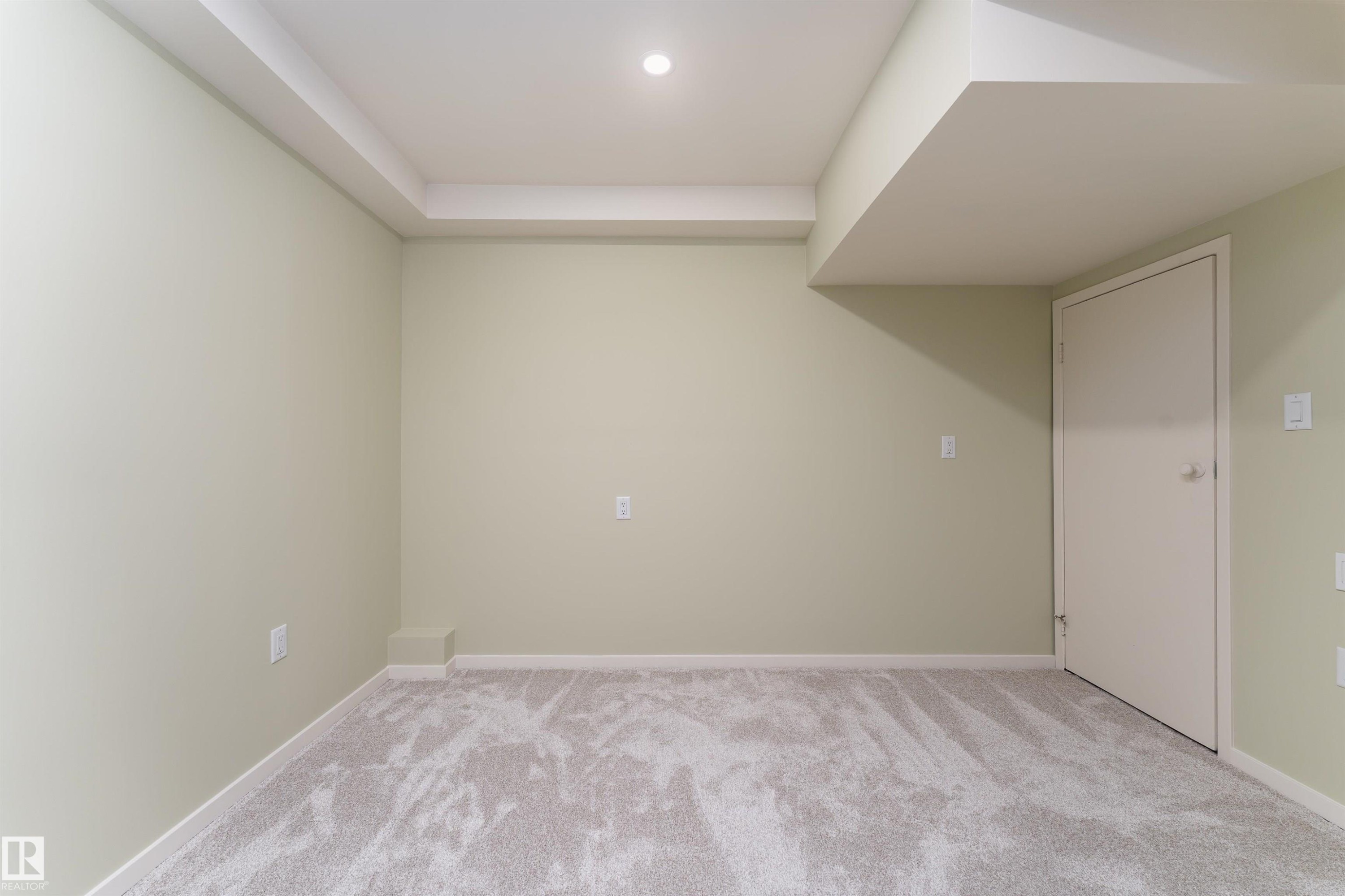 9523 134 Avenue, Edmonton, AB - Indoor Photo Showing Other Room