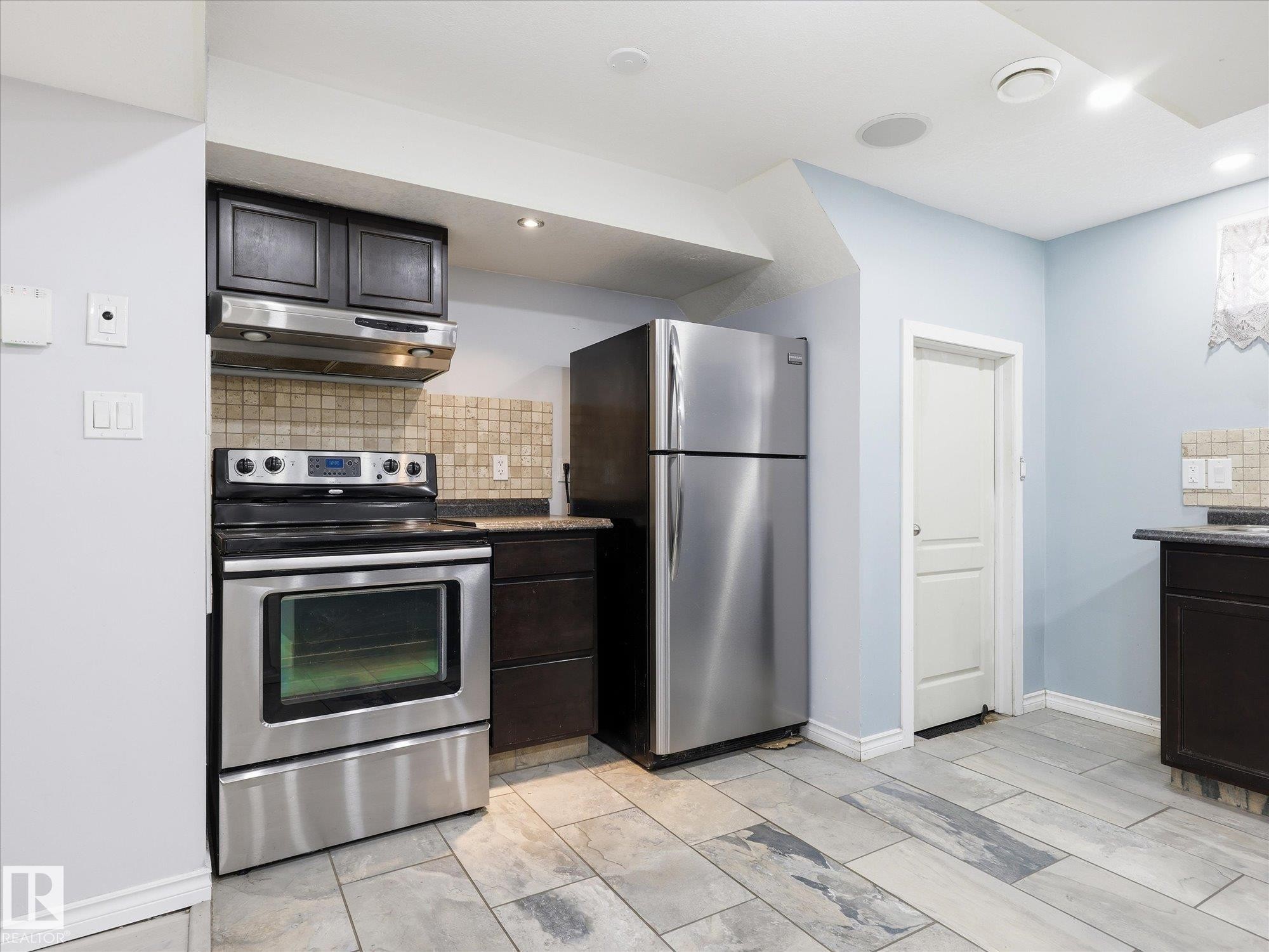 14320 117 Street, Edmonton, AB - Indoor Photo Showing Kitchen
