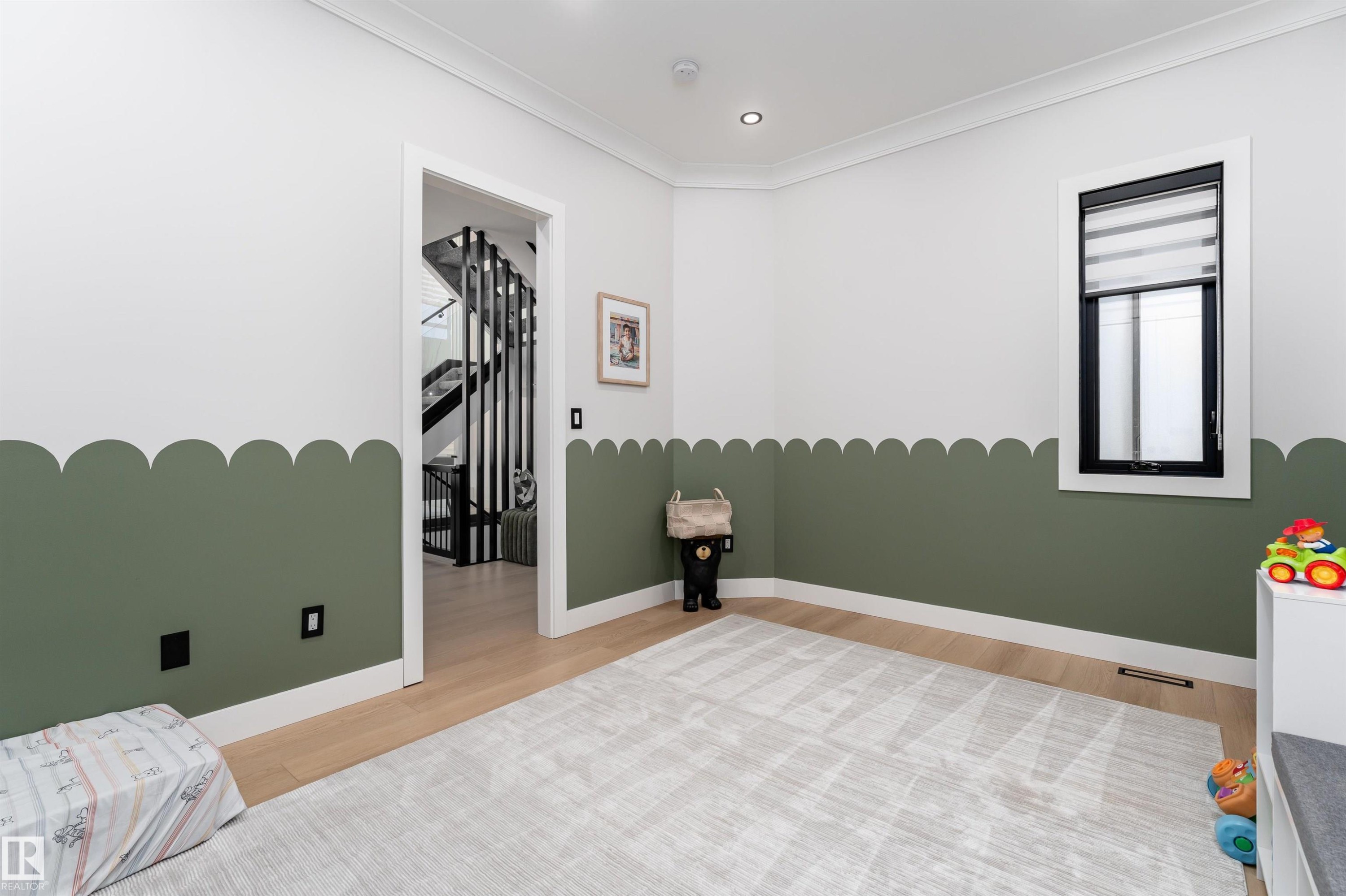 16511 8 Street, Edmonton, AB - Indoor