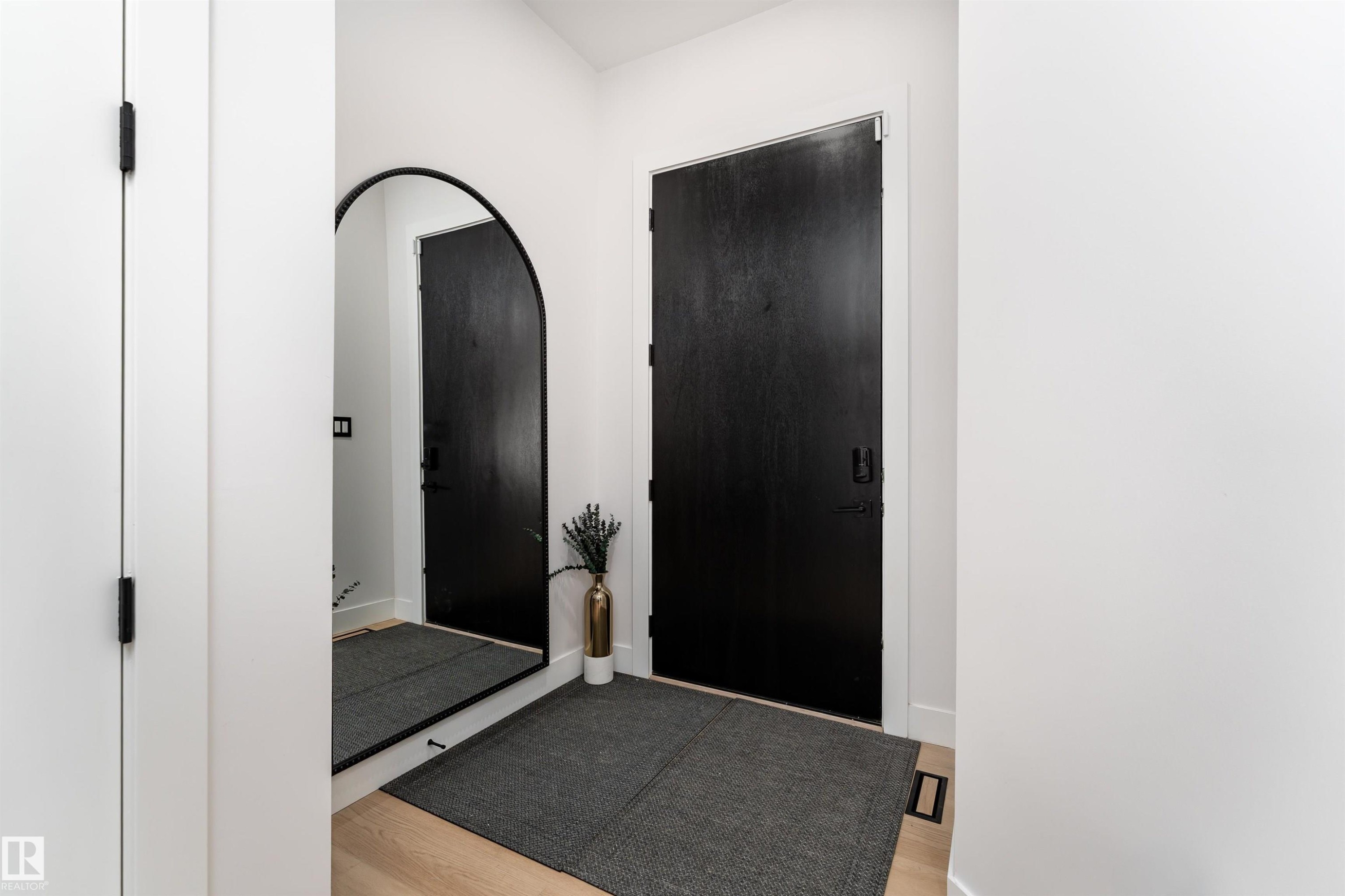 16511 8 Street, Edmonton, AB - Indoor Photo Showing Other Room