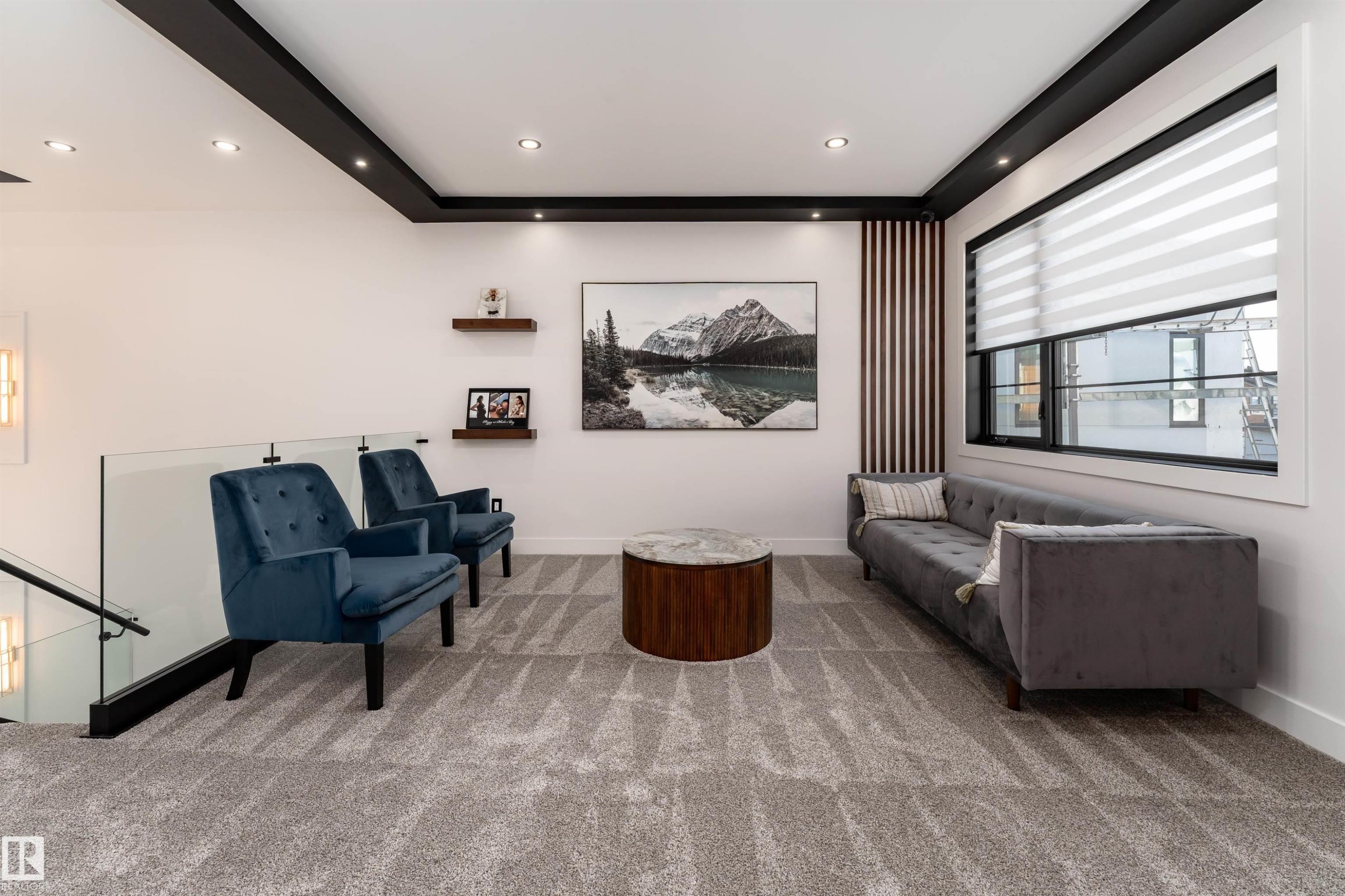 16511 8 Street, Edmonton, AB - Indoor