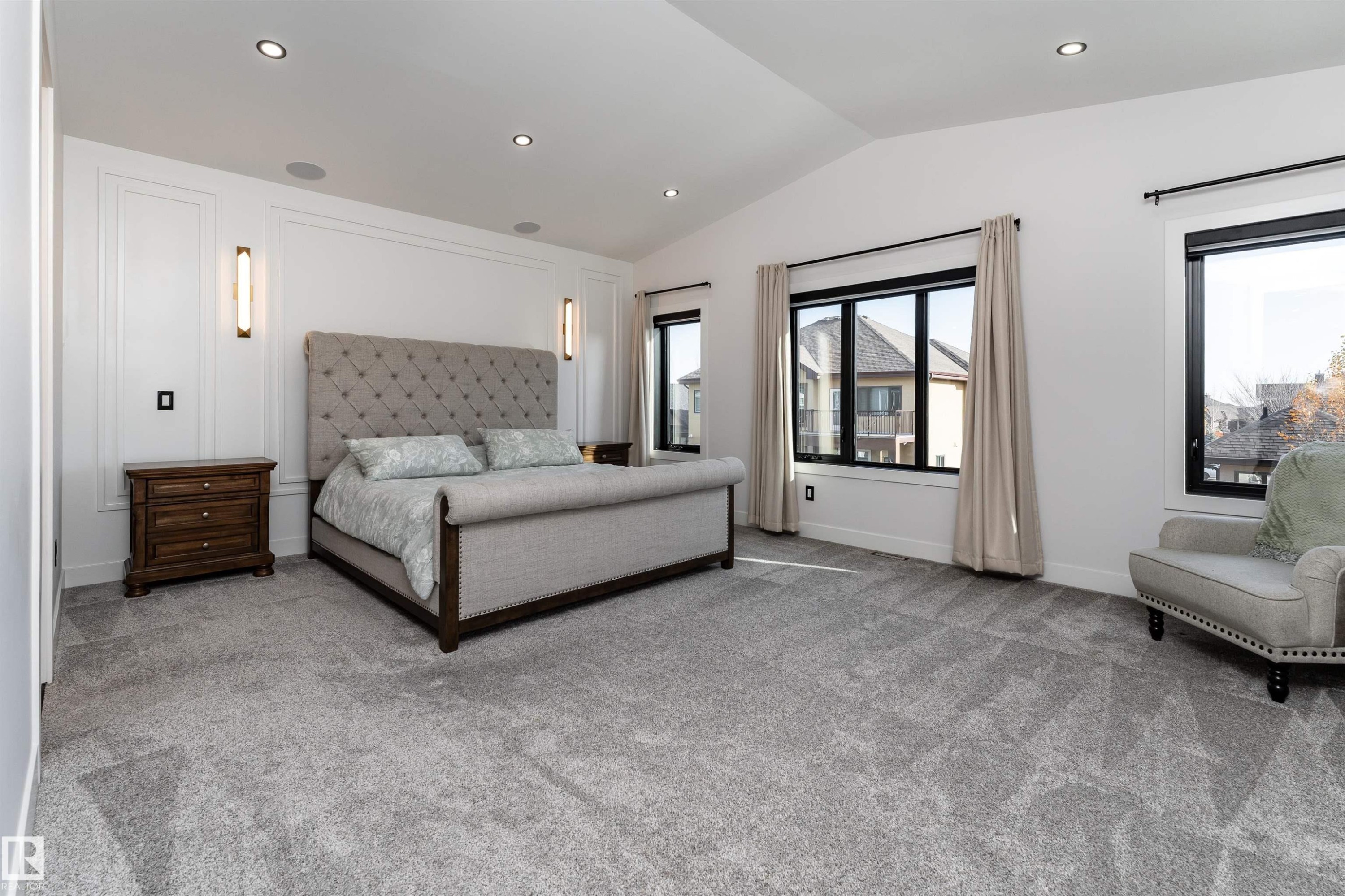 16511 8 Street, Edmonton, AB - Indoor Photo Showing Bedroom