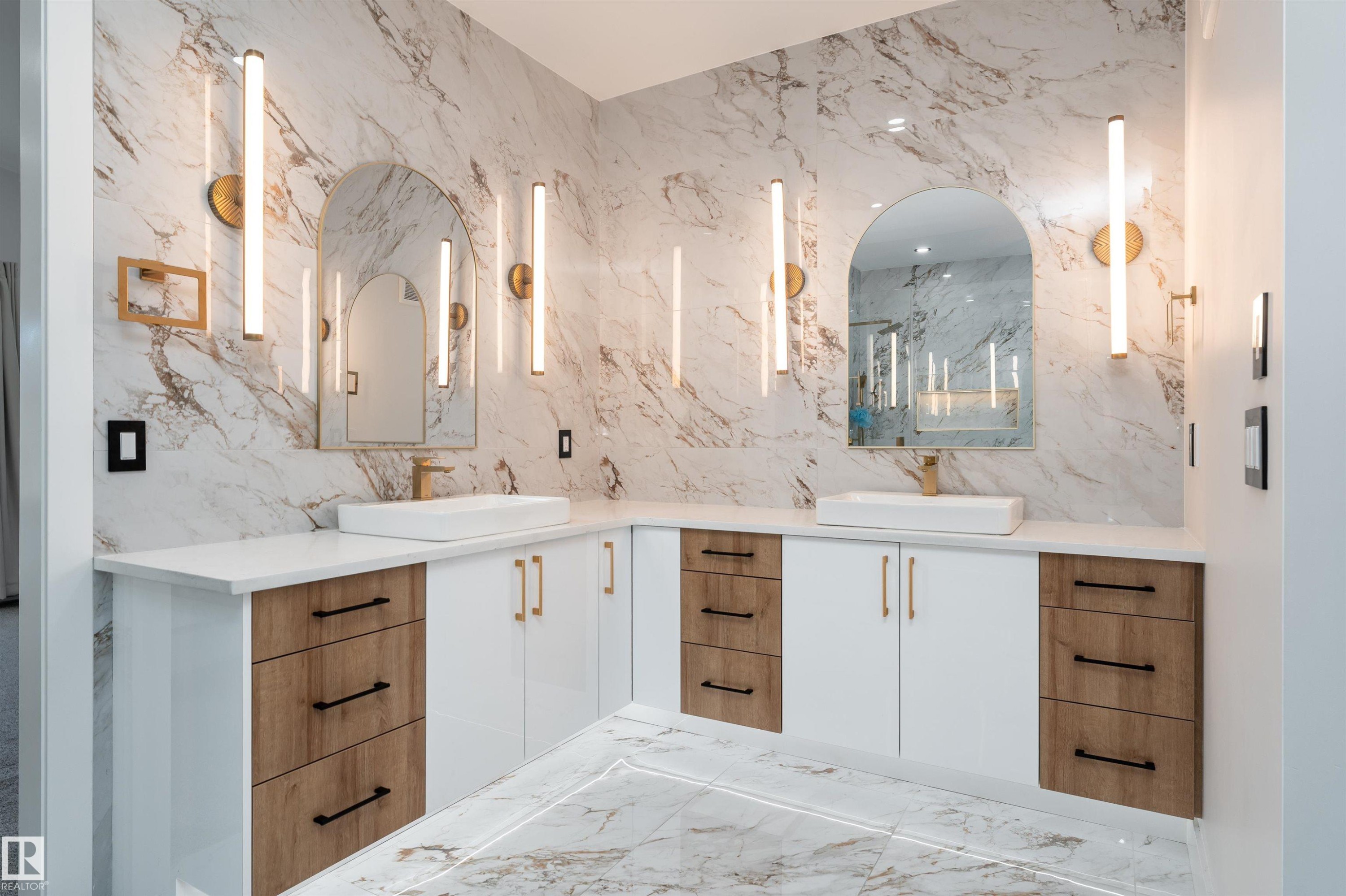 16511 8 Street, Edmonton, AB - Indoor Photo Showing Bathroom
