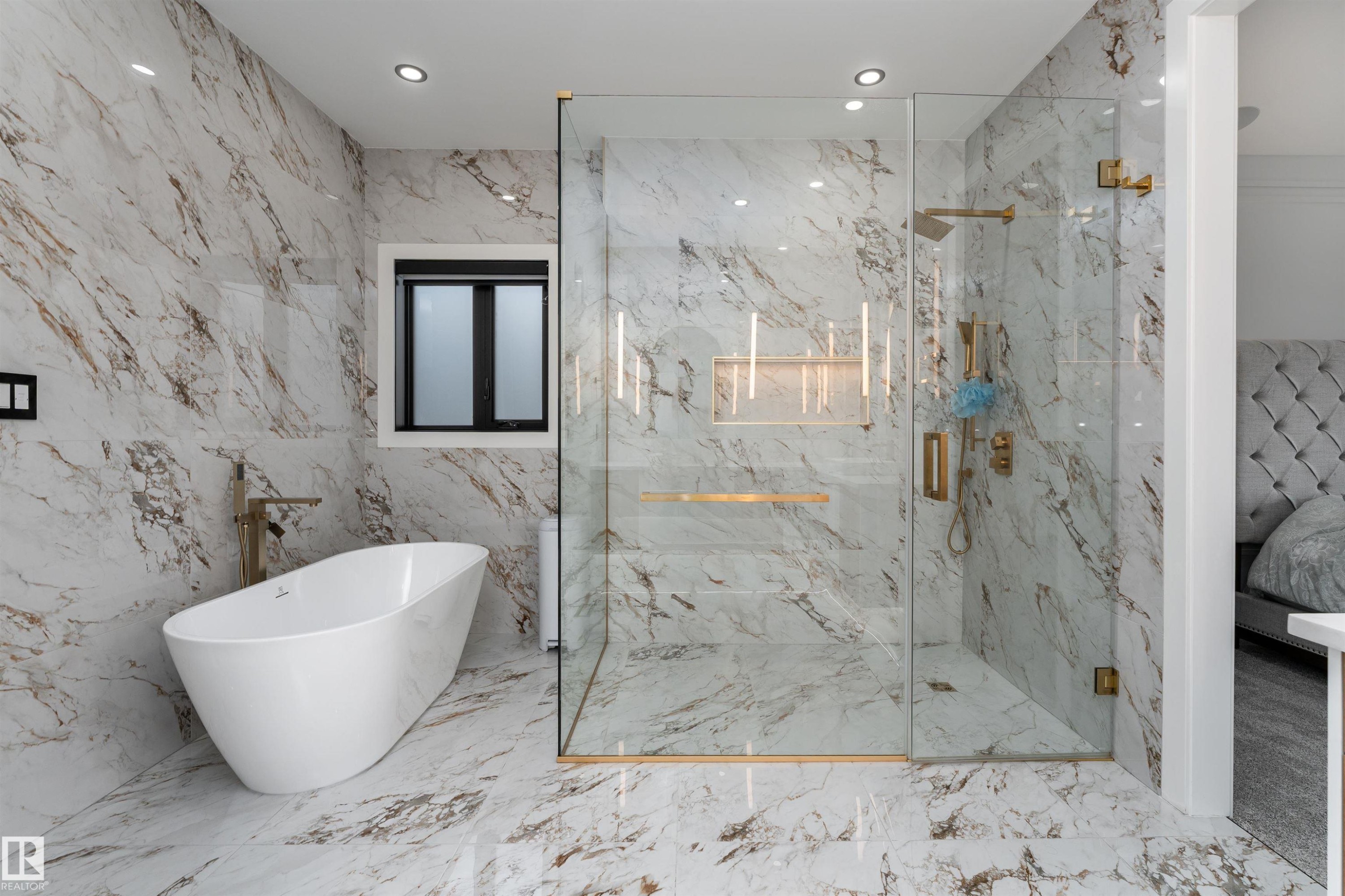 16511 8 Street, Edmonton, AB - Indoor Photo Showing Bathroom