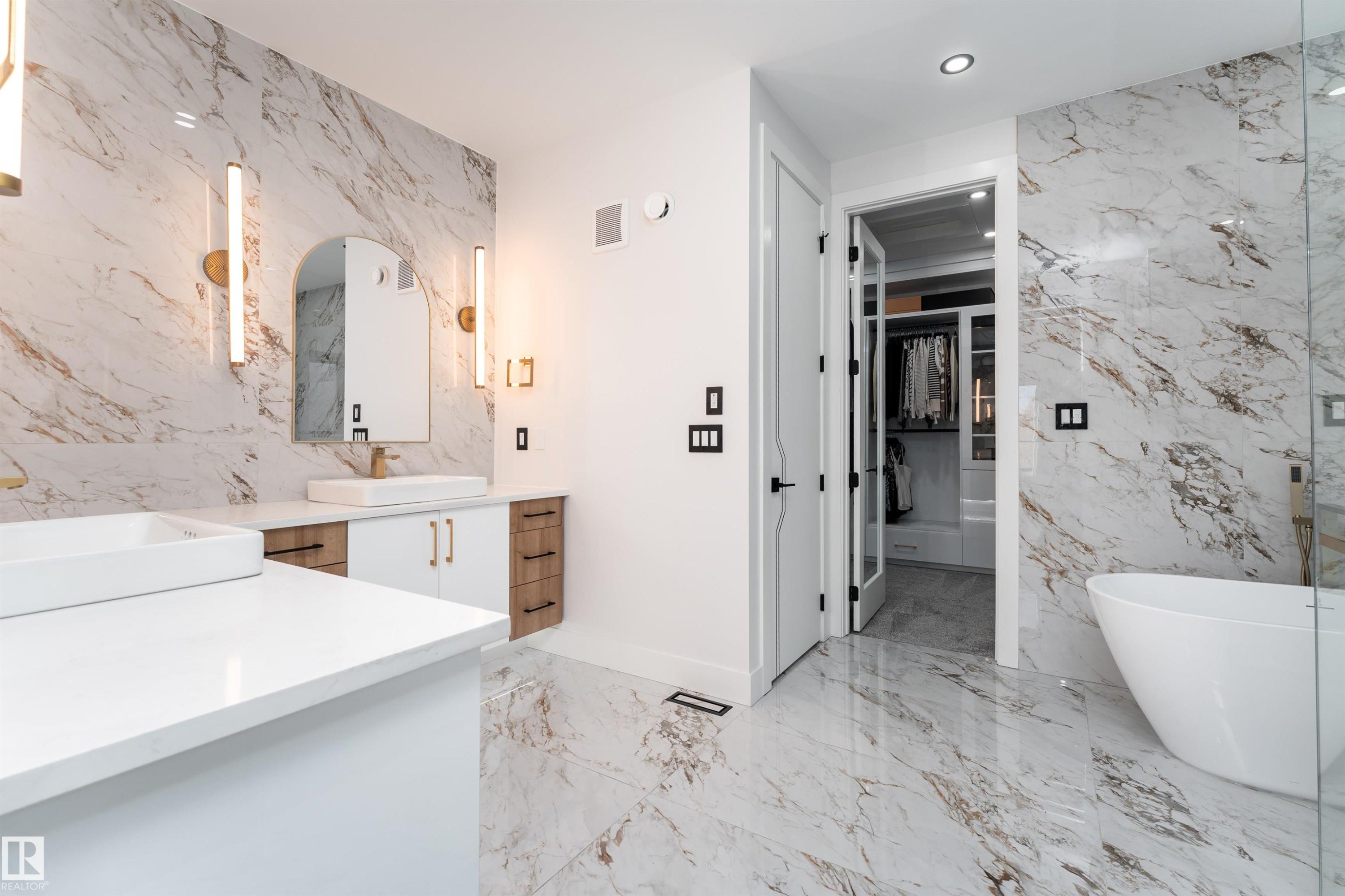 16511 8 Street, Edmonton, AB - Indoor Photo Showing Bathroom
