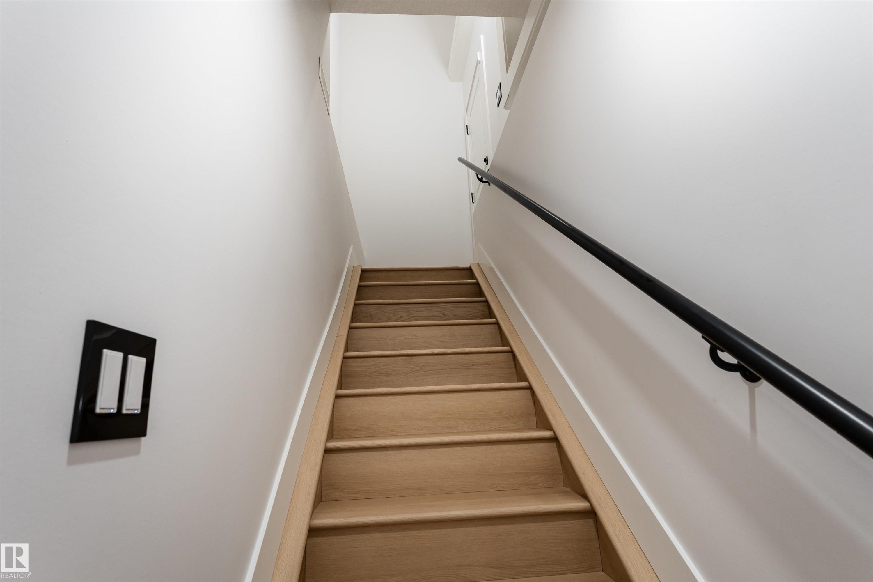 16511 8 Street, Edmonton, AB - Indoor Photo Showing Other Room