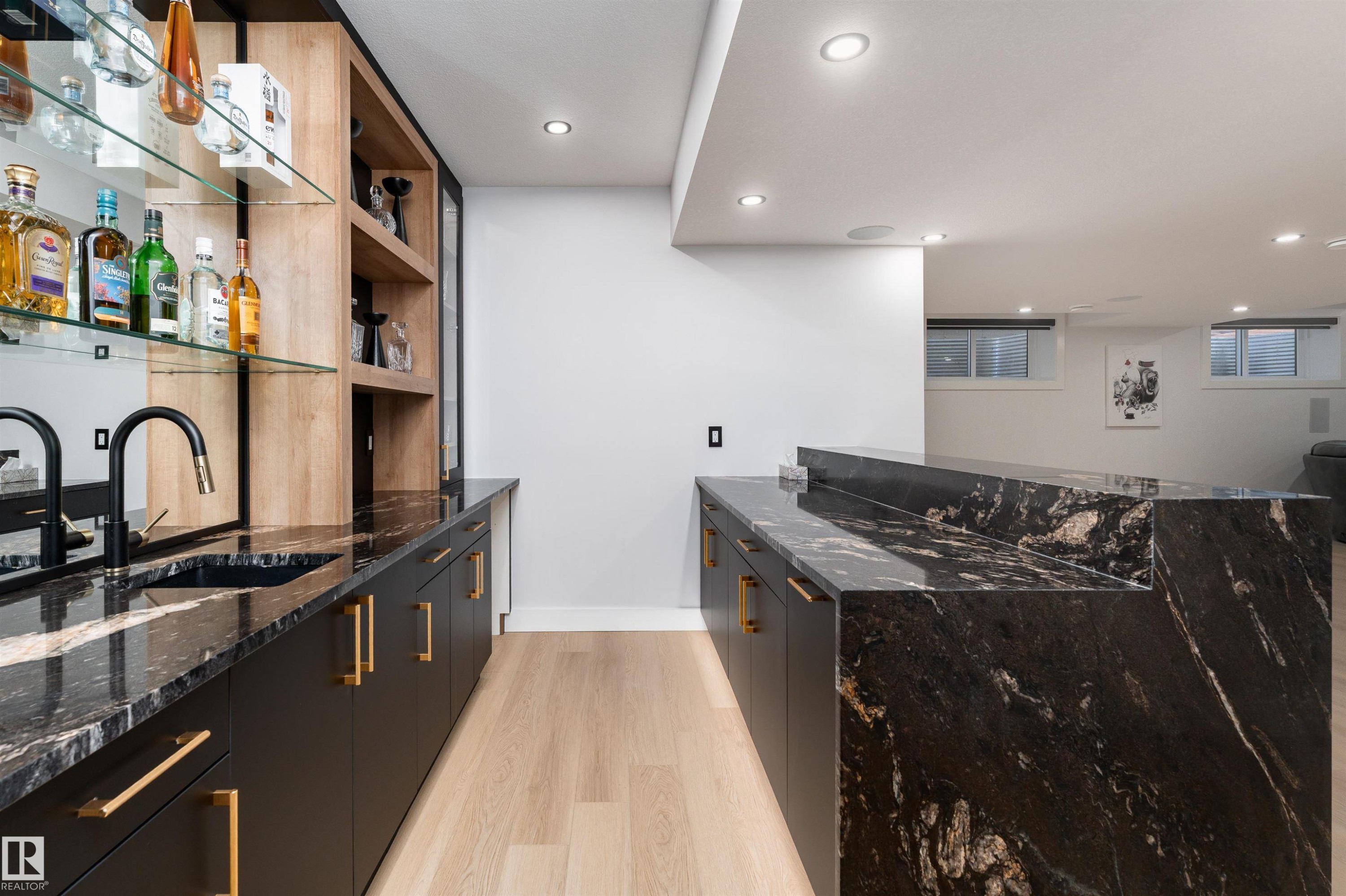 16511 8 Street, Edmonton, AB - Indoor Photo Showing Kitchen With Upgraded Kitchen