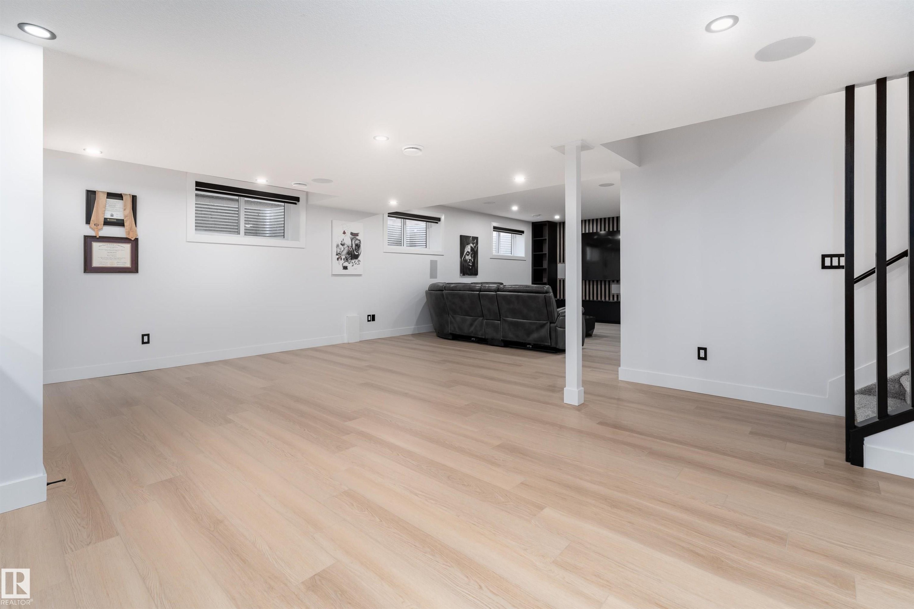 16511 8 Street, Edmonton, AB - Indoor