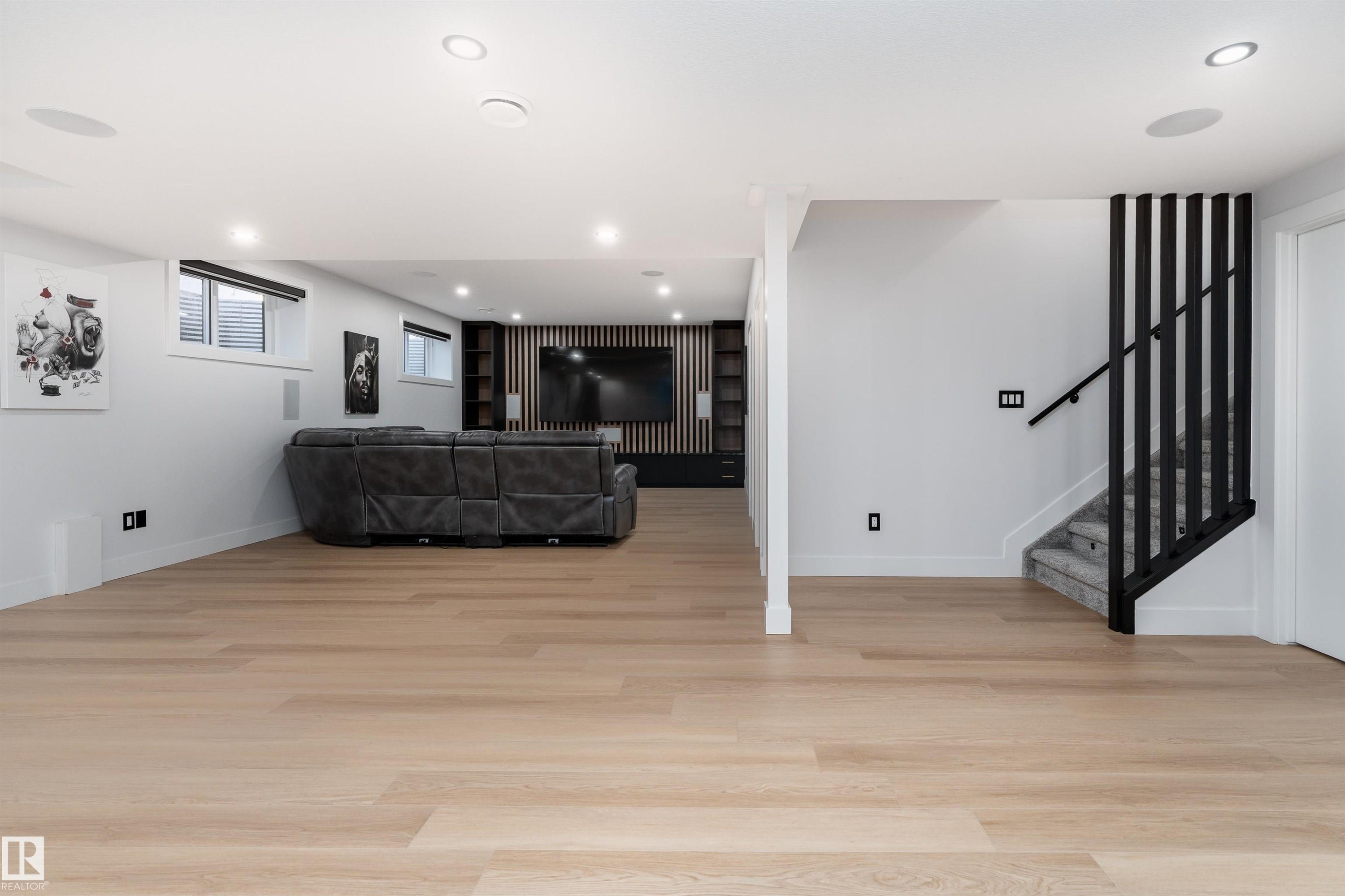 16511 8 Street, Edmonton, AB - Indoor Photo Showing Other Room