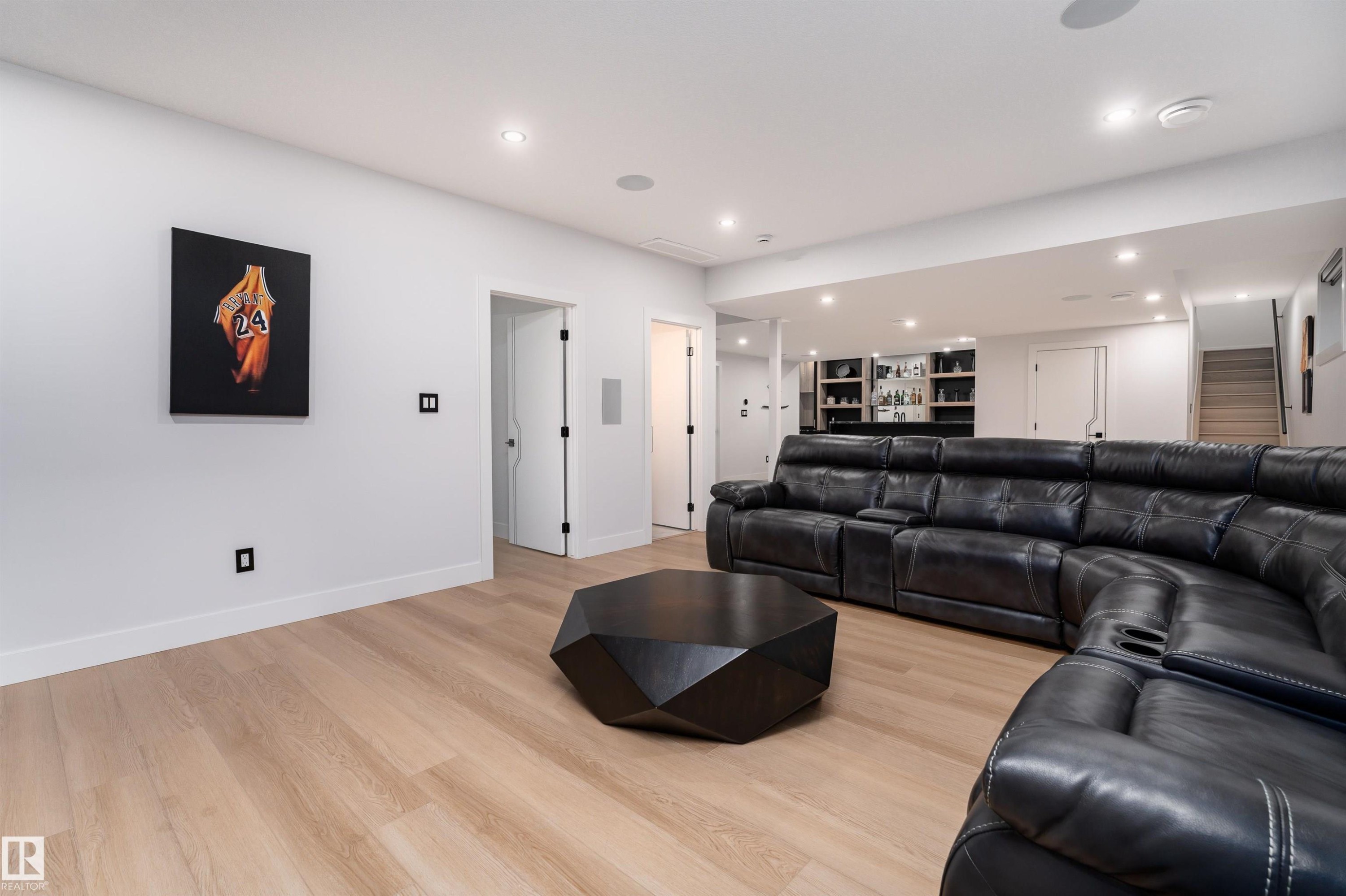 16511 8 Street, Edmonton, AB - Indoor Photo Showing Living Room