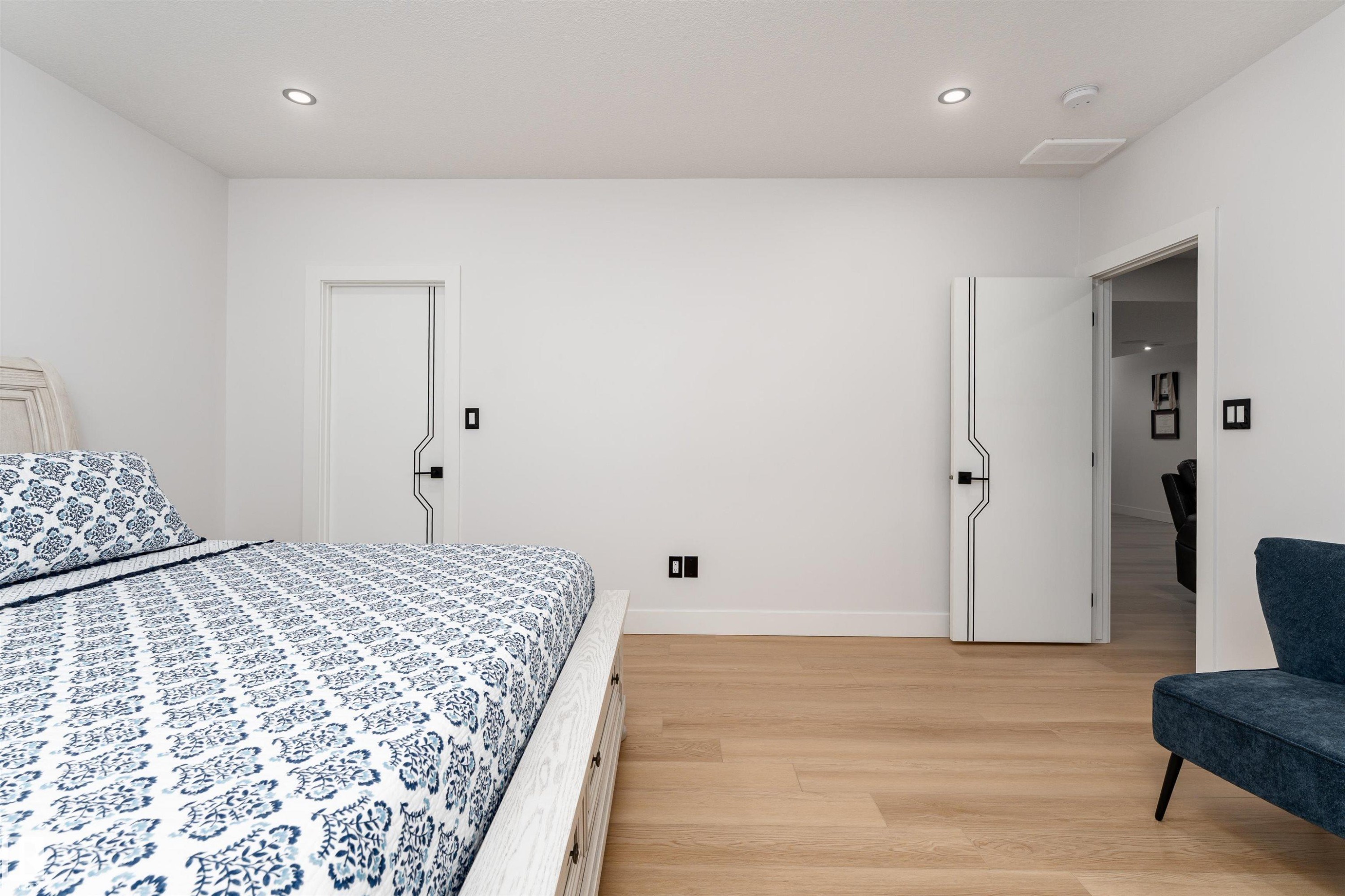 16511 8 Street, Edmonton, AB - Indoor Photo Showing Bedroom