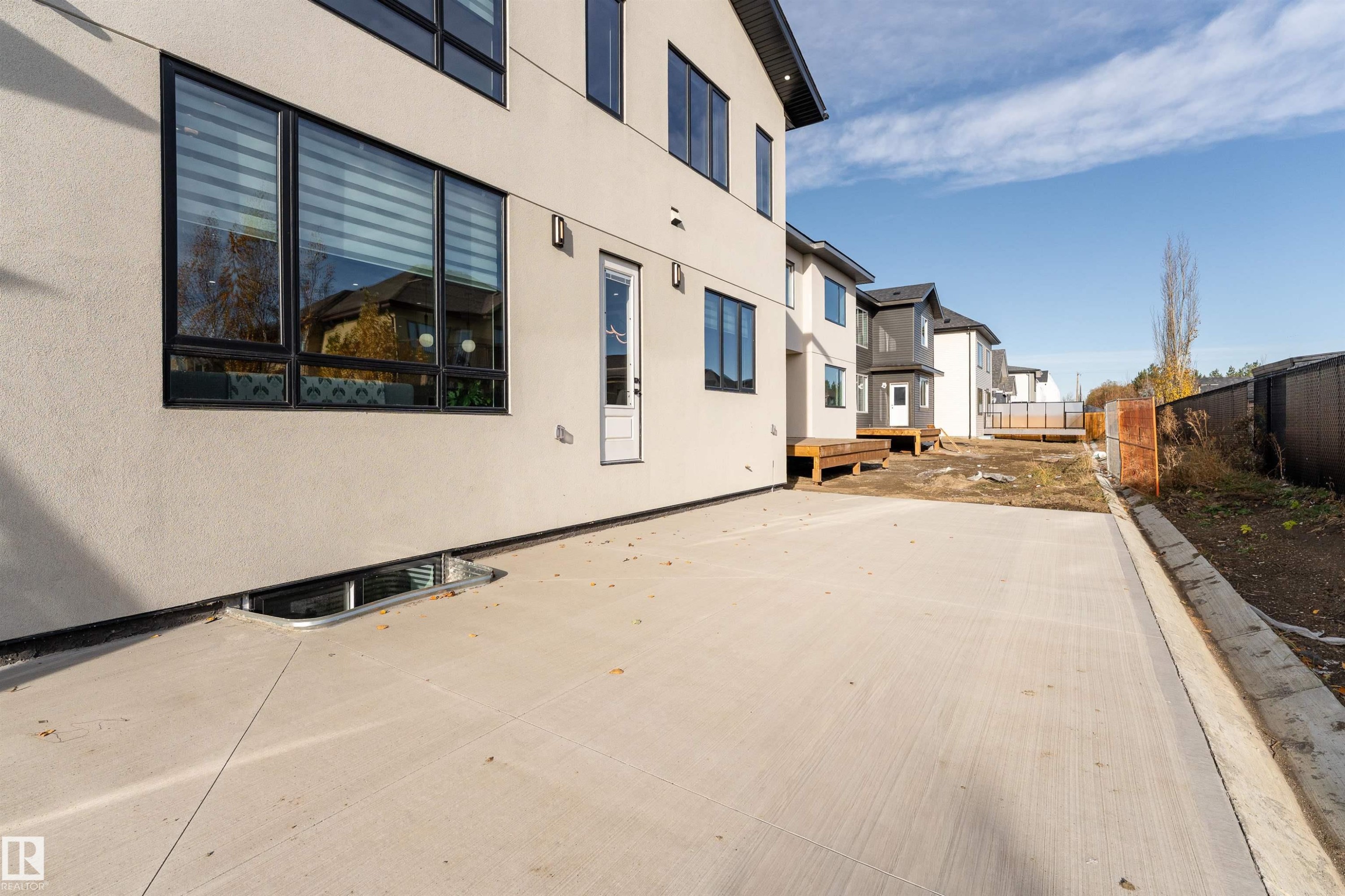 16511 8 Street, Edmonton, AB - Outdoor