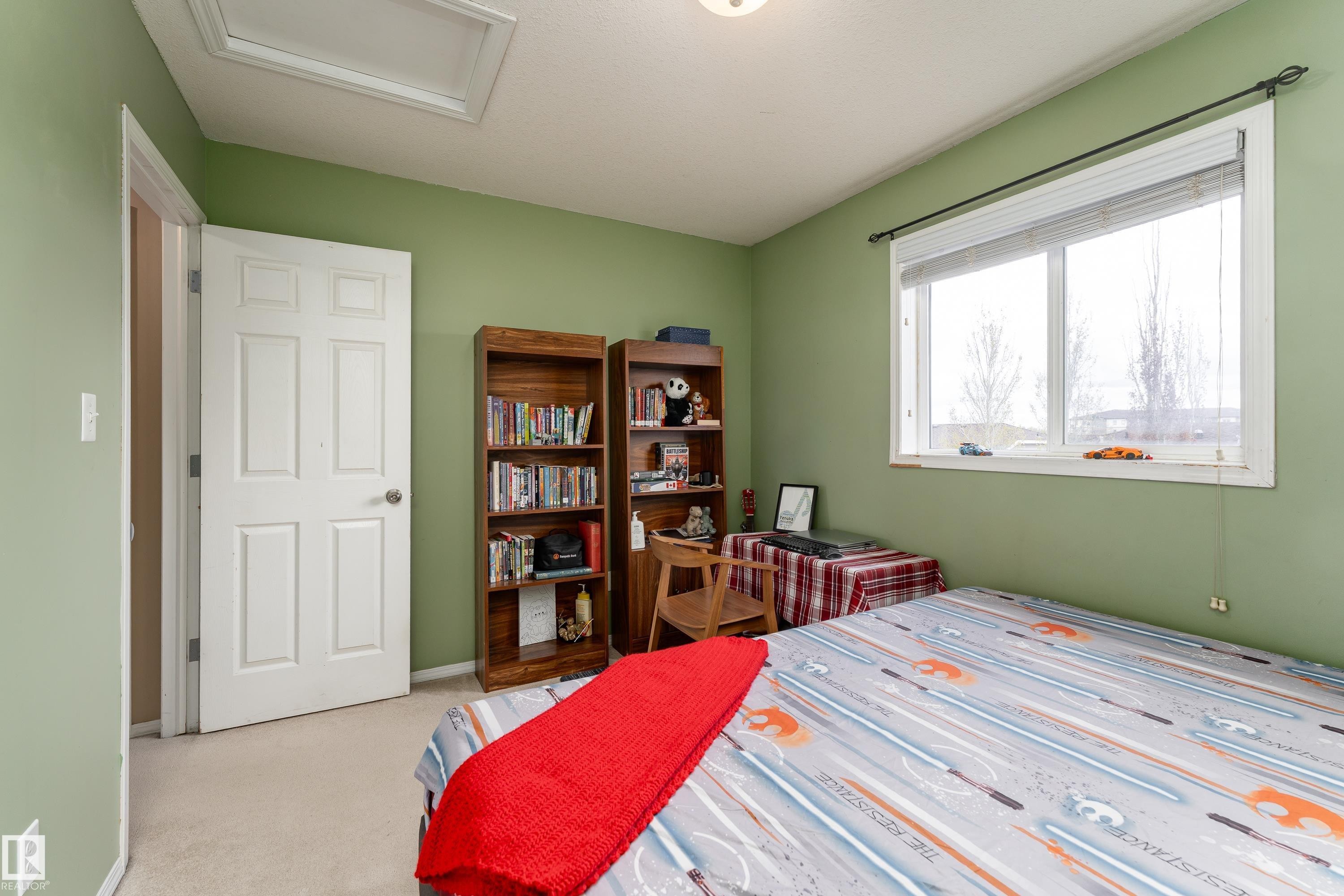 105 Galloway Wynd, Fort Saskatchewan, AB - Indoor Photo Showing Bedroom