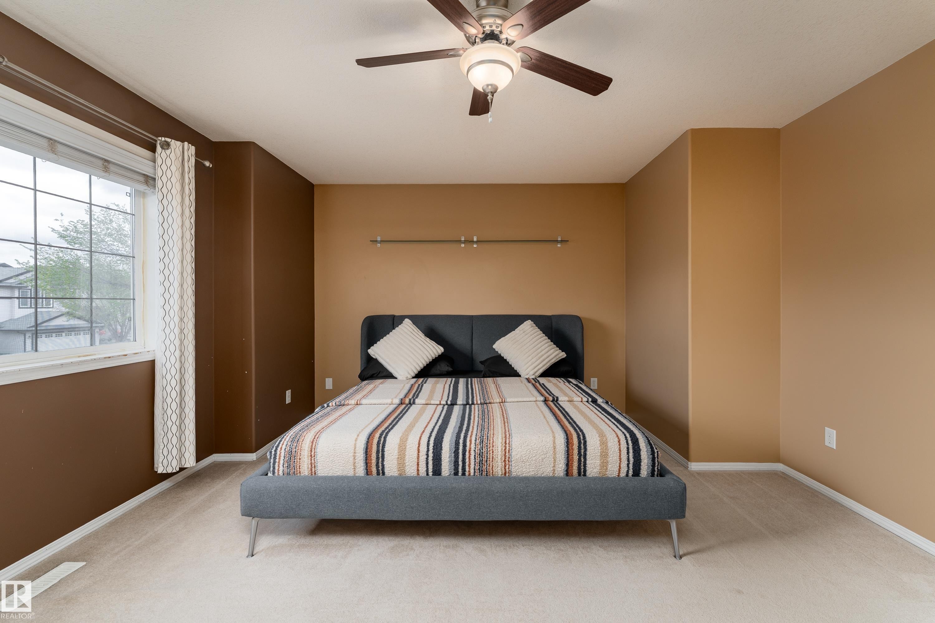 105 Galloway Wynd, Fort Saskatchewan, AB - Indoor Photo Showing Bedroom