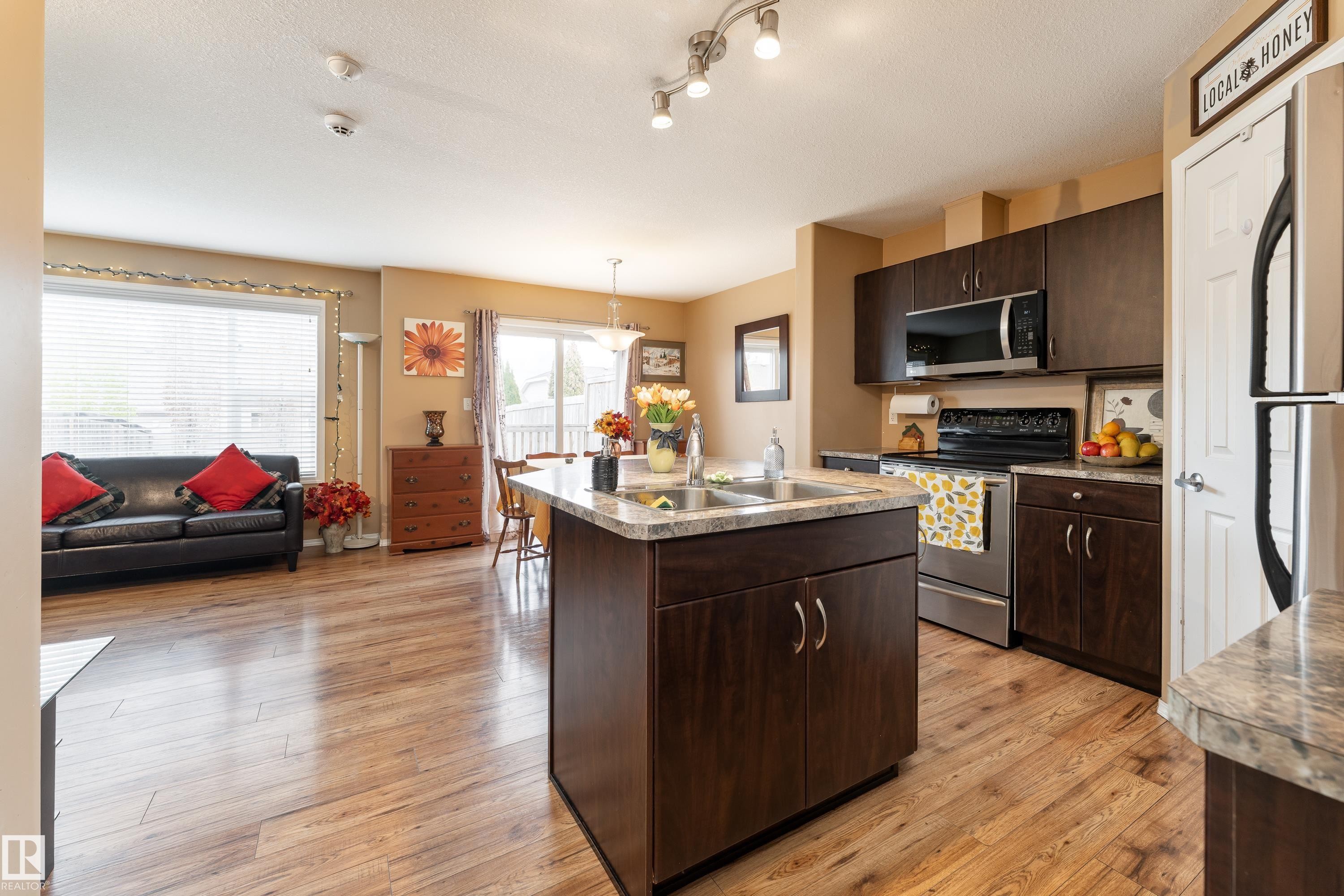 105 Galloway Wynd, Fort Saskatchewan, AB - Indoor Photo Showing Kitchen With Double Sink