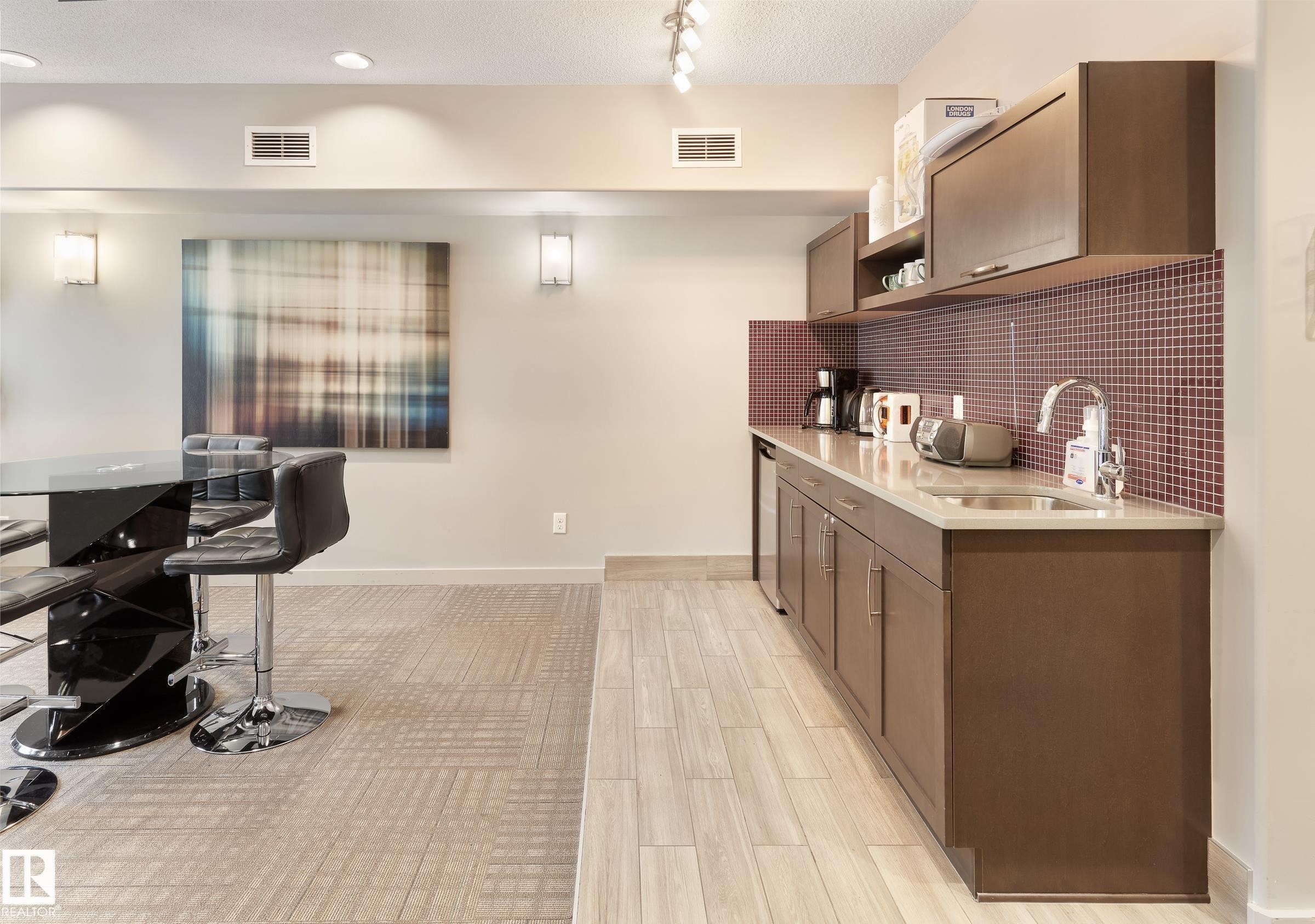 327 508 Griesbach Parade, Edmonton, AB - Indoor