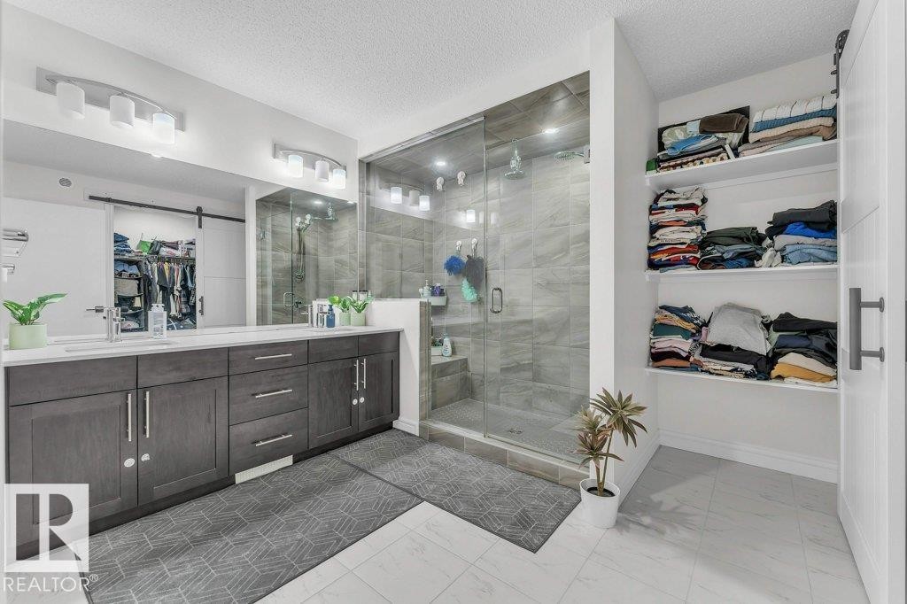 2107 14 Avenue, Edmonton, AB - Indoor Photo Showing Bathroom