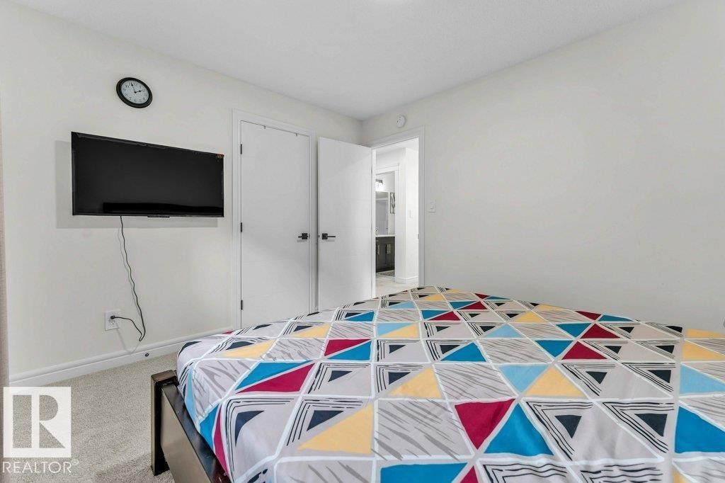 2107 14 Avenue, Edmonton, AB - Indoor Photo Showing Bedroom