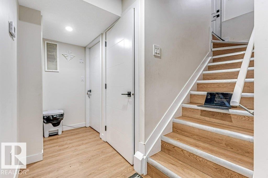 2107 14 Avenue, Edmonton, AB - Indoor Photo Showing Other Room