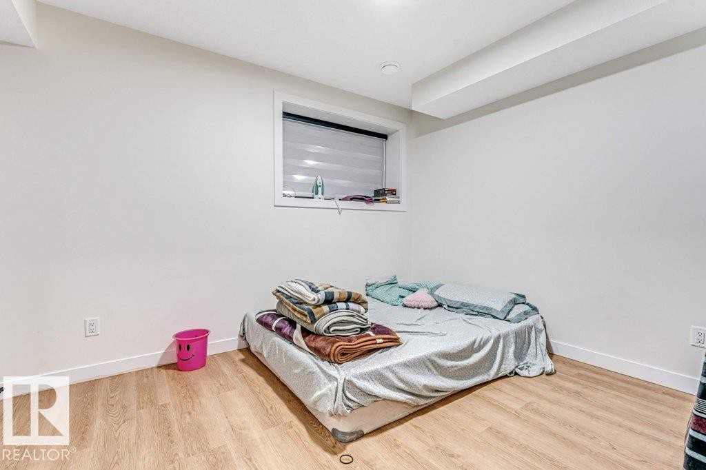 2107 14 Avenue, Edmonton, AB - Indoor Photo Showing Bedroom
