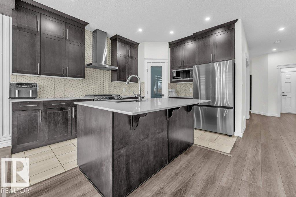 2107 14 Avenue, Edmonton, AB - Indoor Photo Showing Kitchen With Upgraded Kitchen