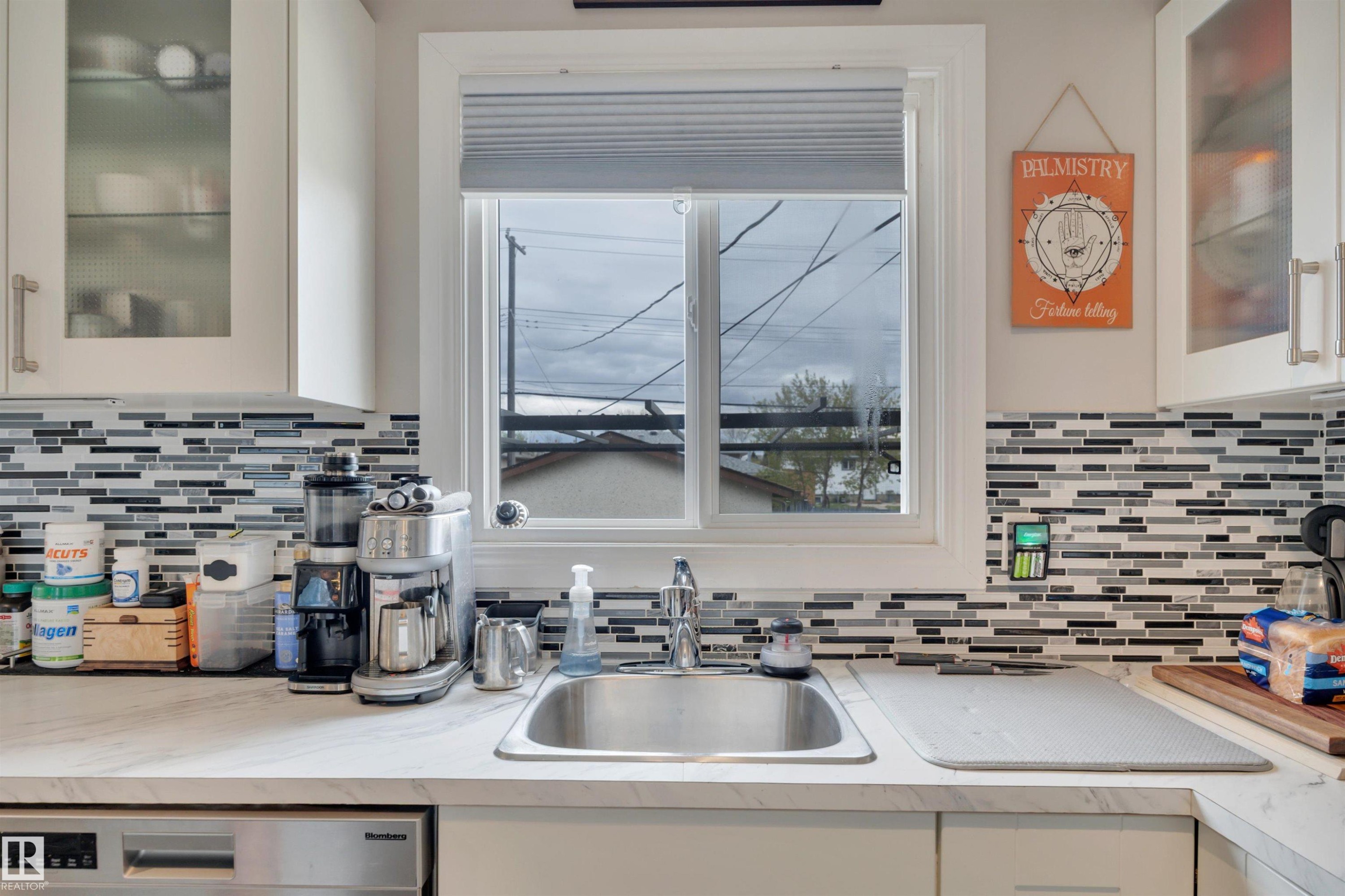 13432 58 Street, Edmonton, AB - Indoor Photo Showing Kitchen