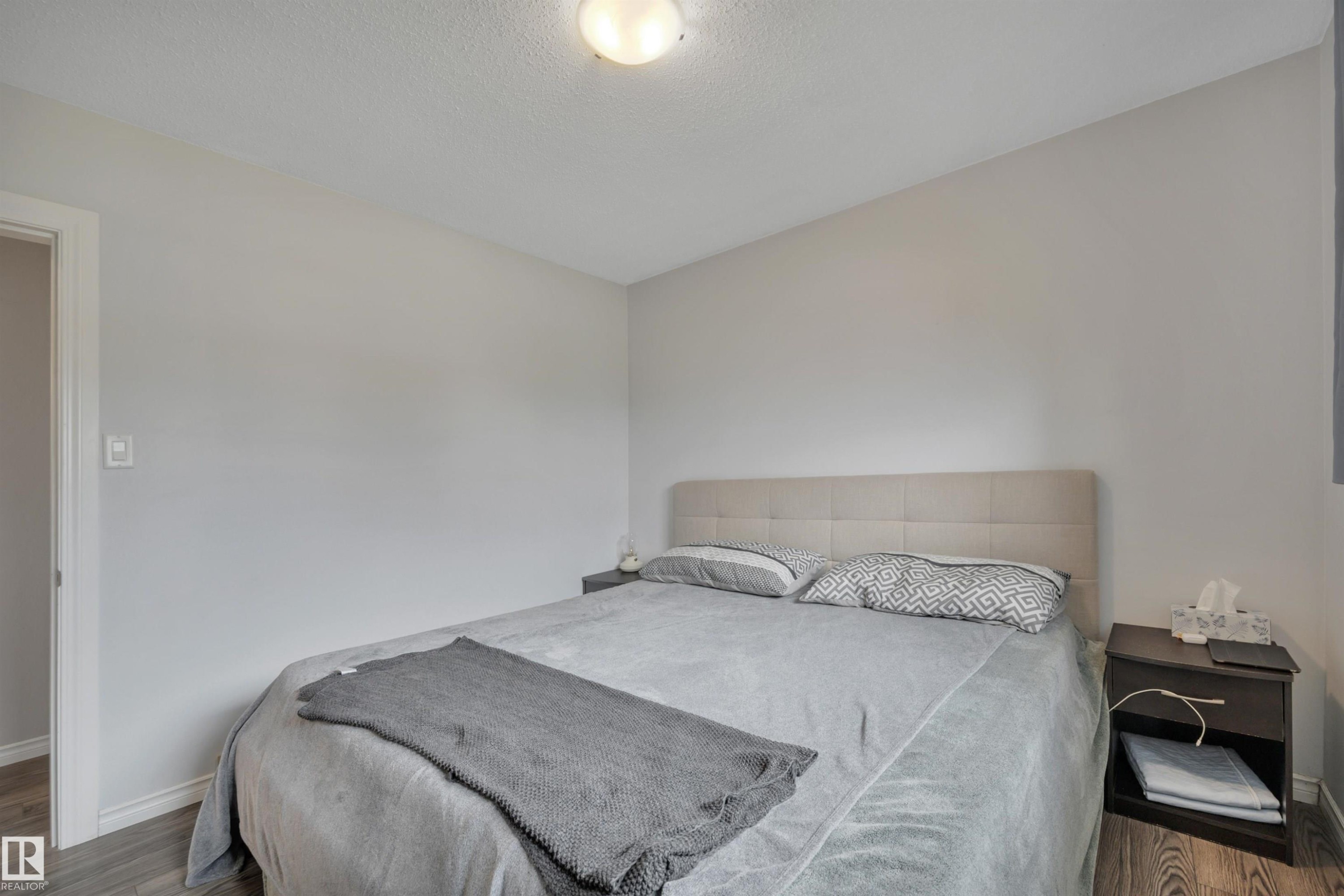 13432 58 Street, Edmonton, AB - Indoor Photo Showing Bedroom
