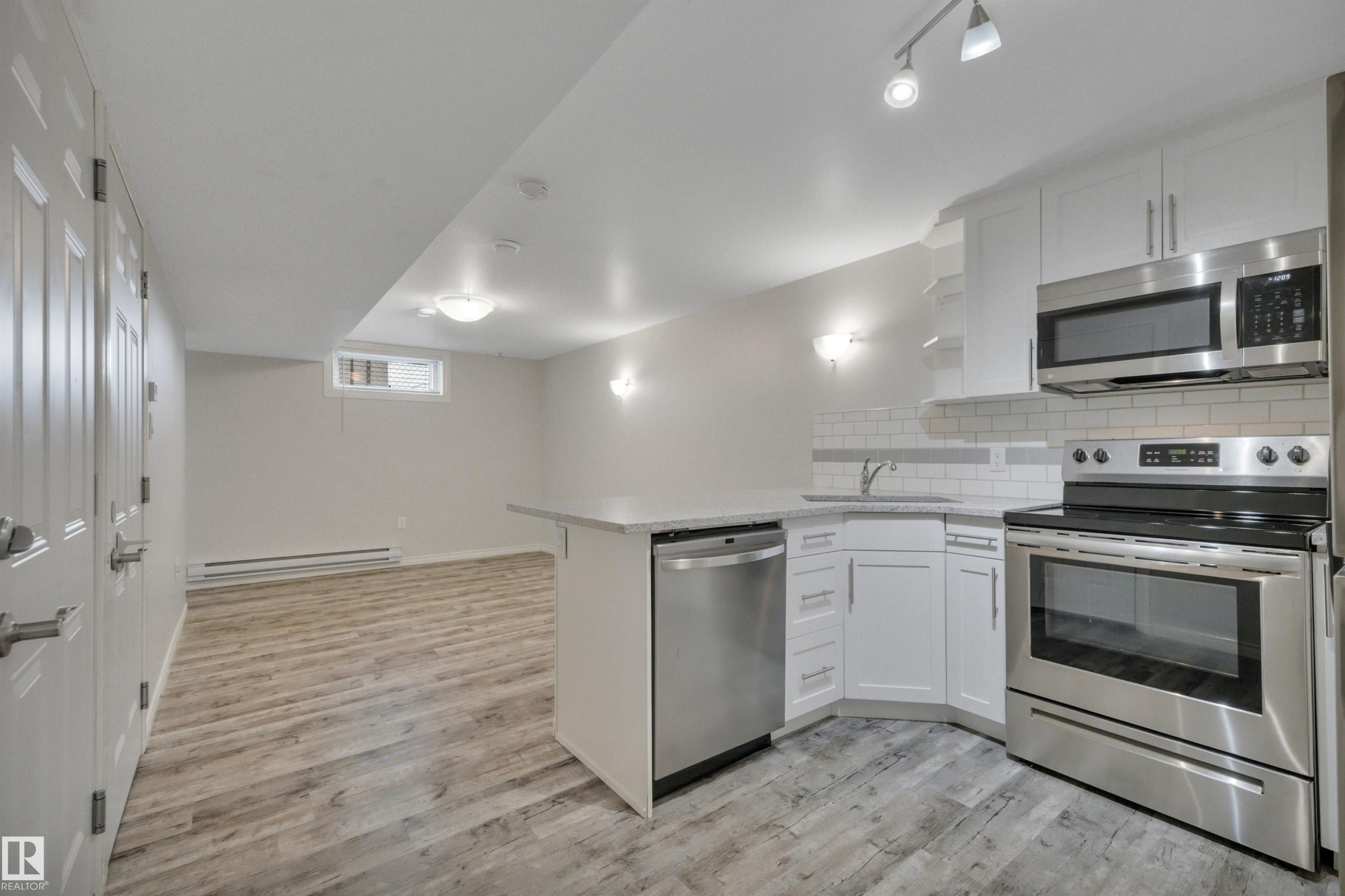 13432 58 Street, Edmonton, AB - Indoor Photo Showing Kitchen With Stainless Steel Kitchen