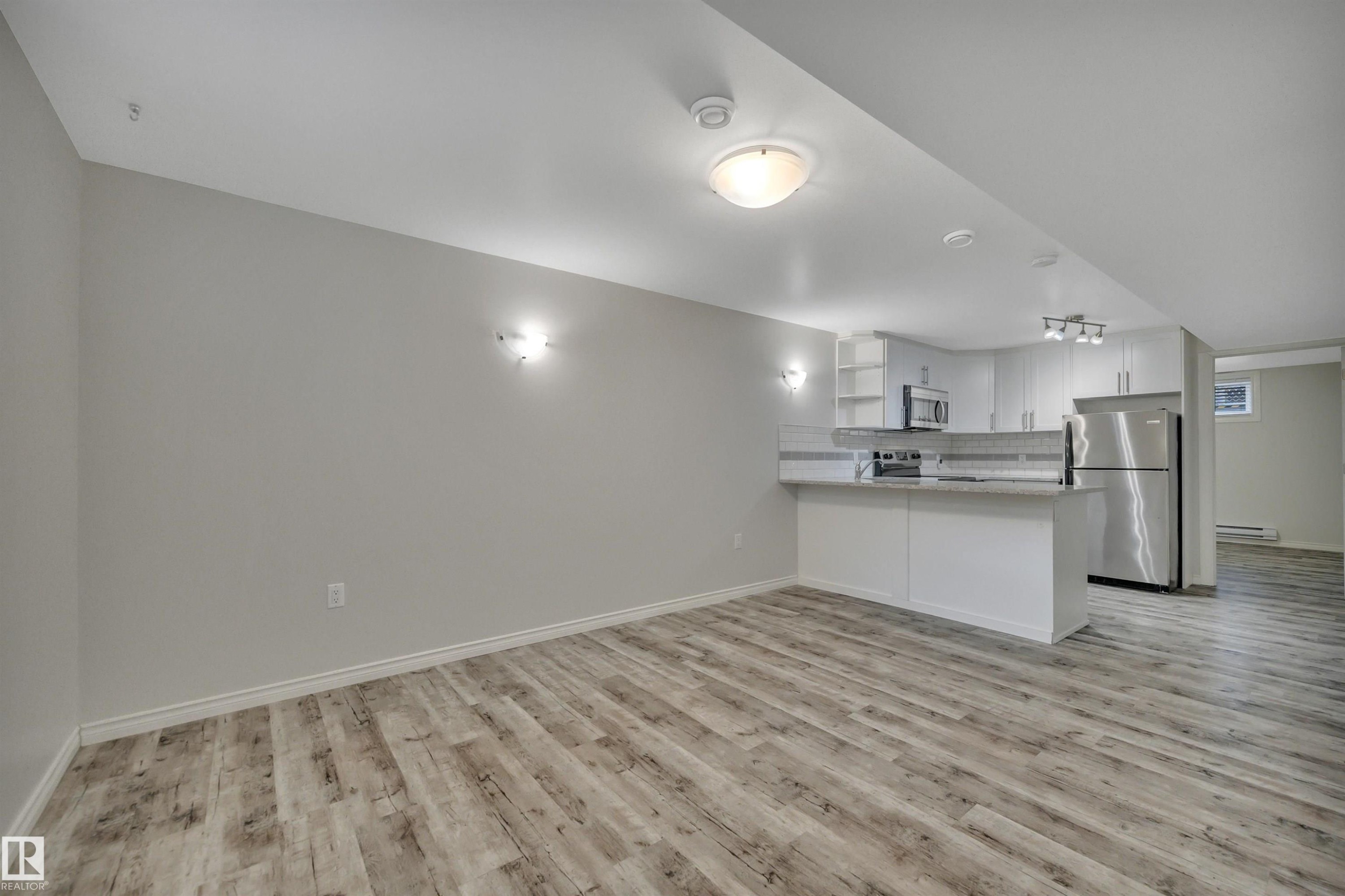 13432 58 Street, Edmonton, AB - Indoor Photo Showing Kitchen